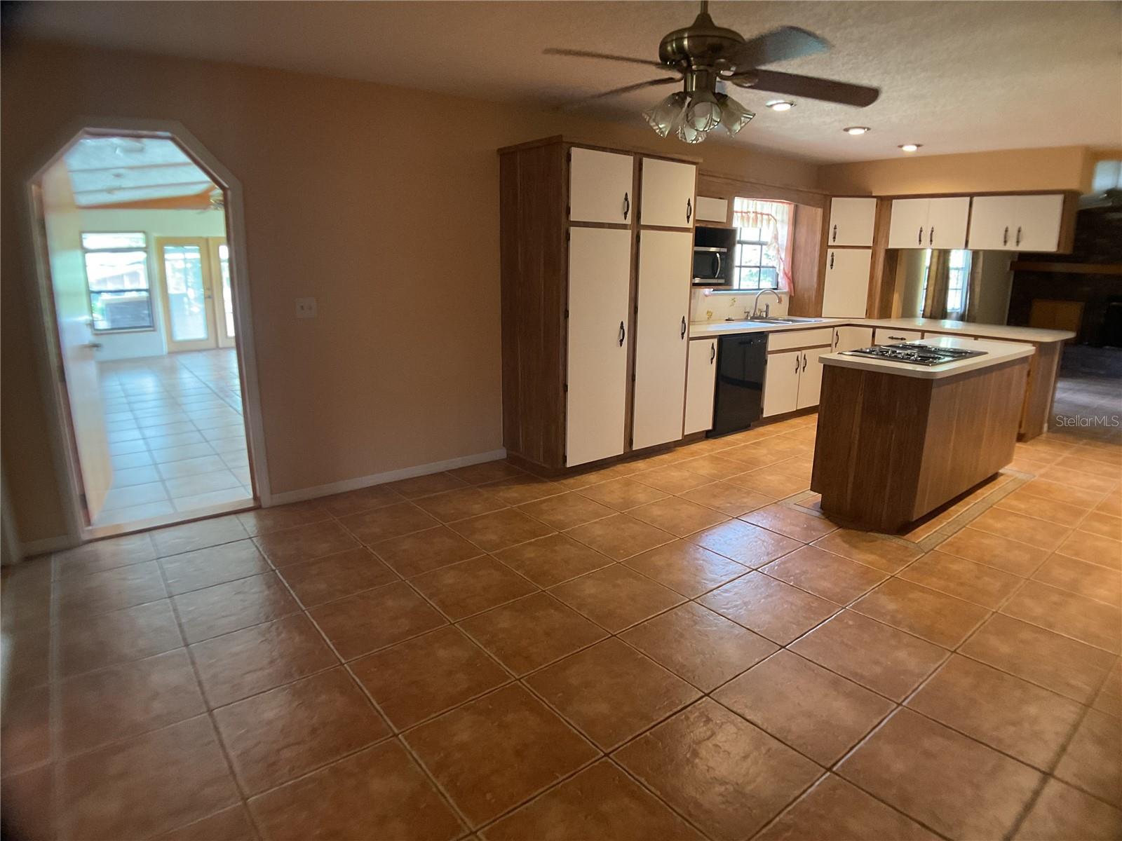 Image 10 of 87 For 825 Johnson Avenue