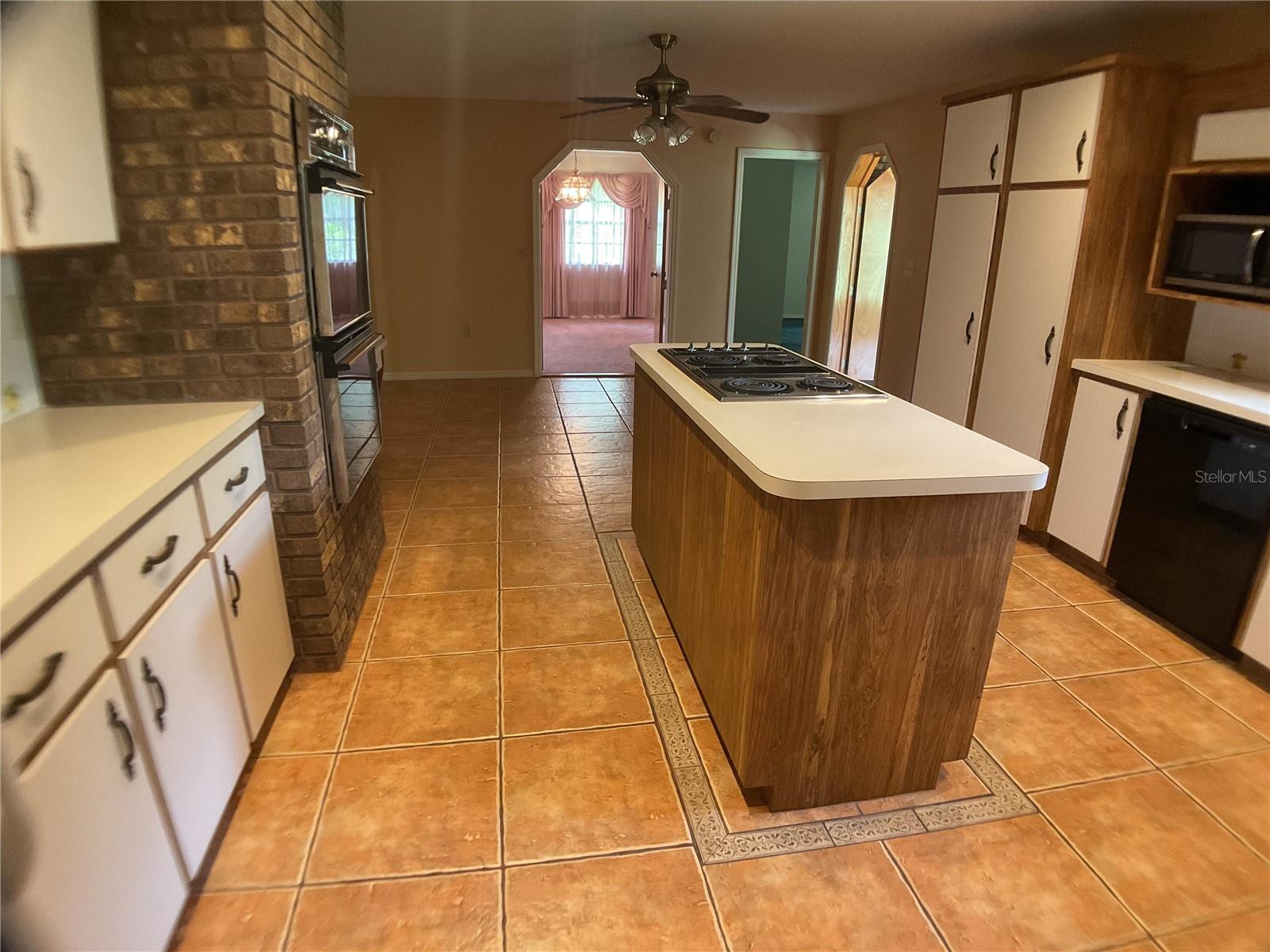 Image 11 of 87 For 825 Johnson Avenue