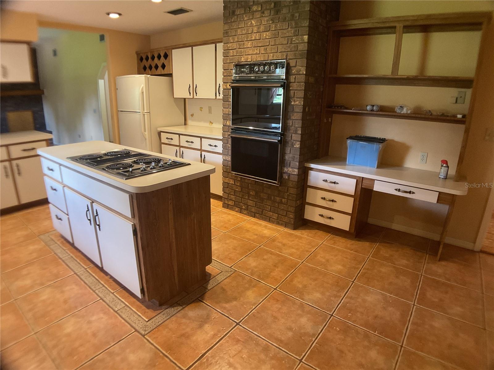 Image 13 of 87 For 825 Johnson Avenue