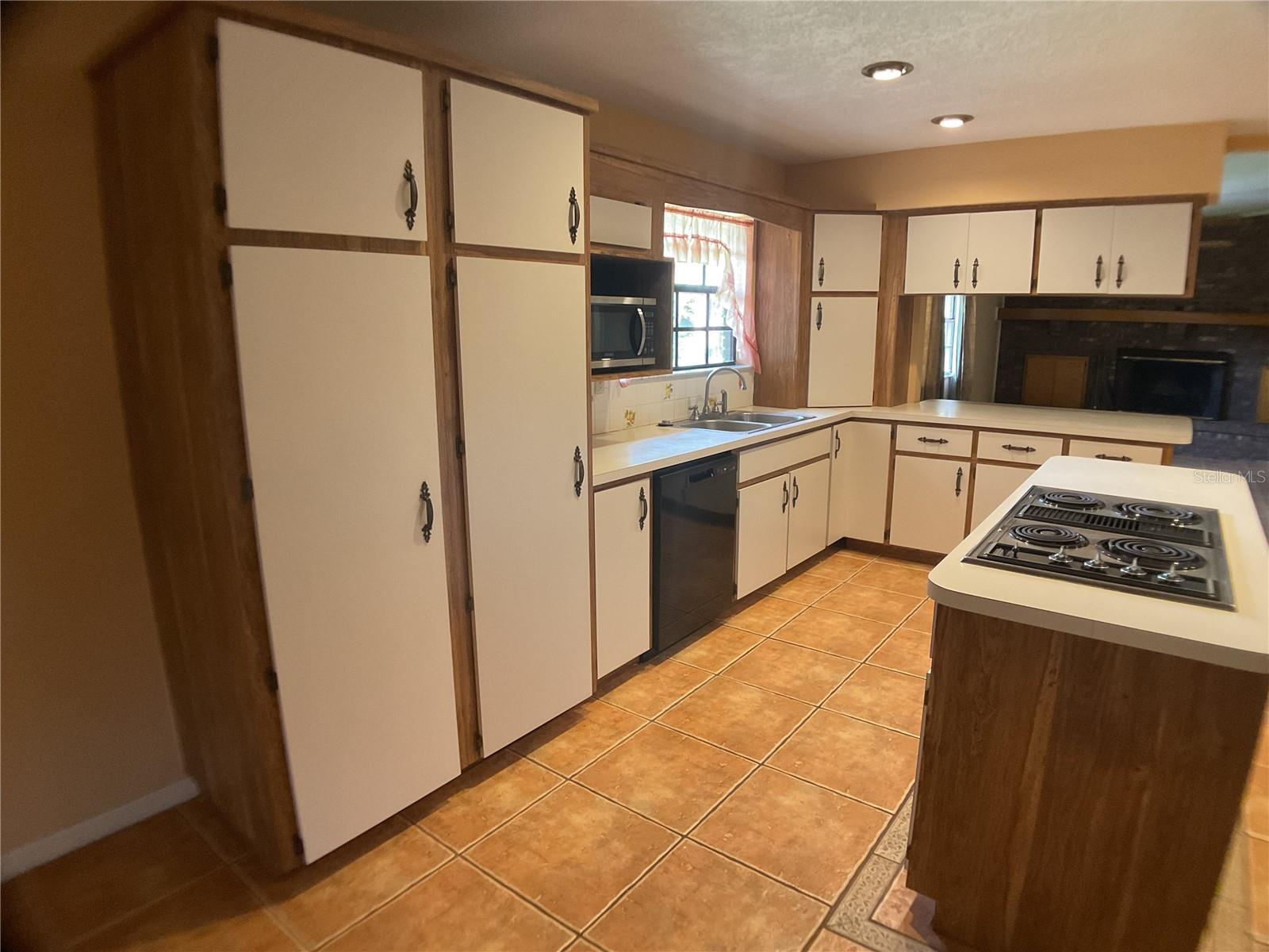 Image 15 of 87 For 825 Johnson Avenue