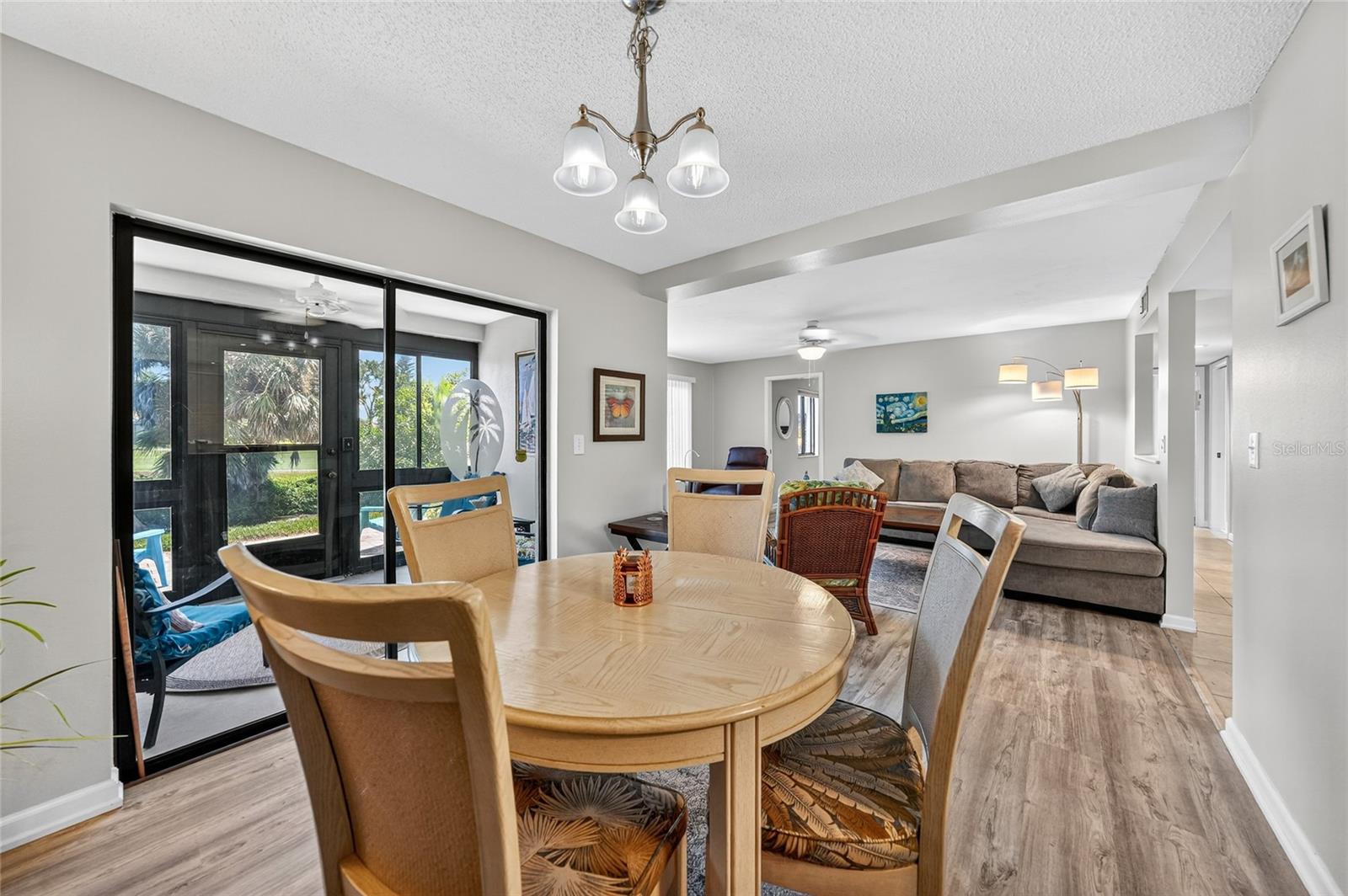 Image 11 of 40 For 812 Capri Isles Boulevard 117
