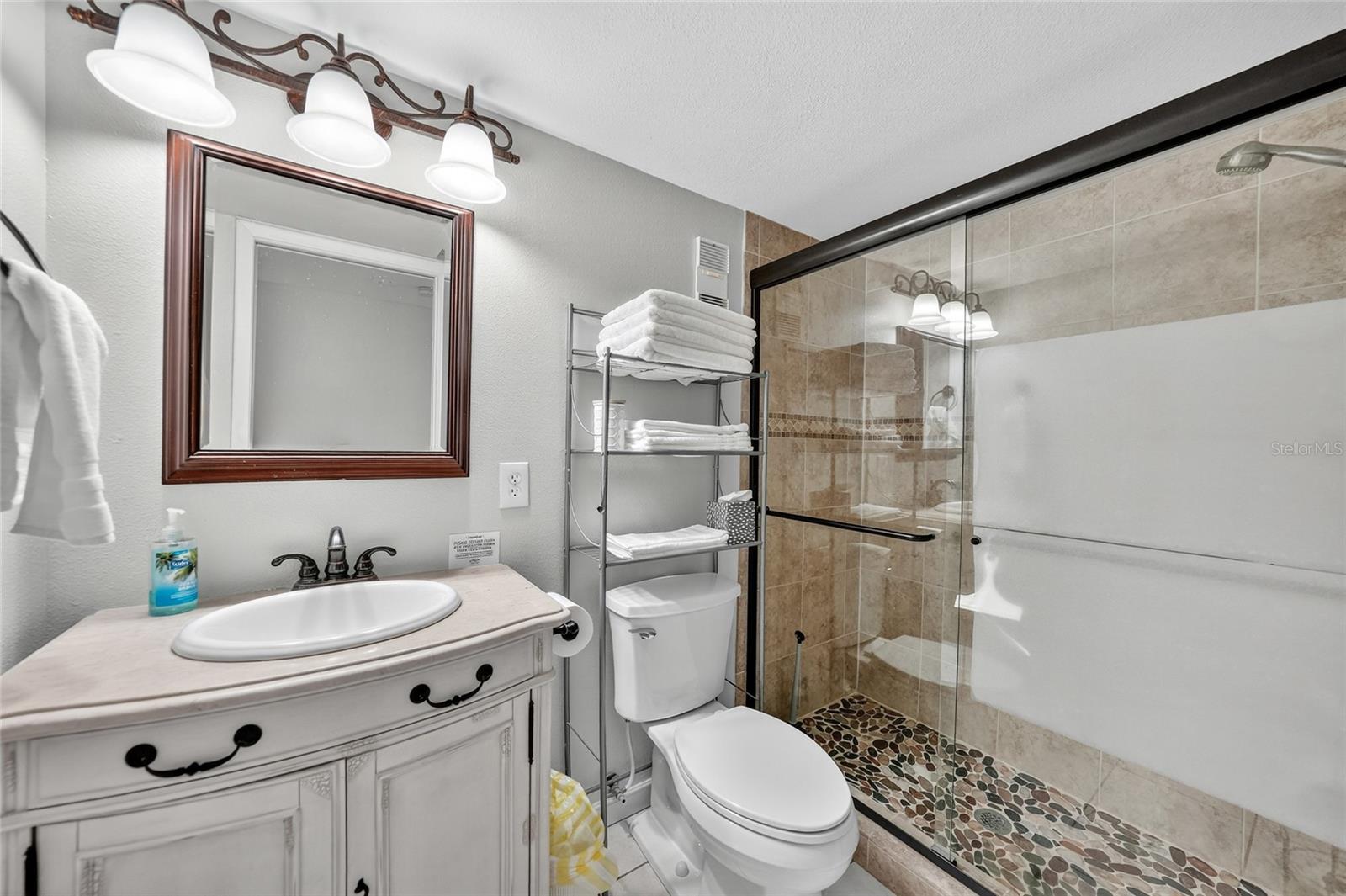Image 17 of 40 For 812 Capri Isles Boulevard 117