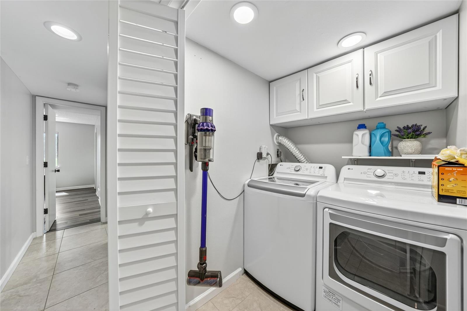 Image 18 of 40 For 812 Capri Isles Boulevard 117