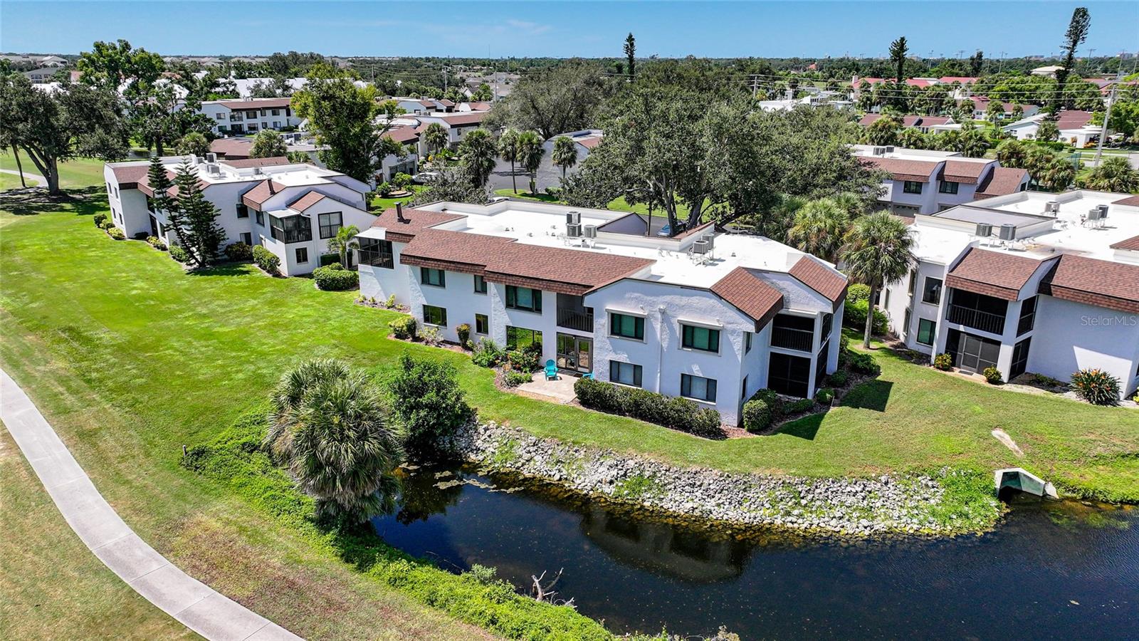 Image 34 of 40 For 812 Capri Isles Boulevard 117