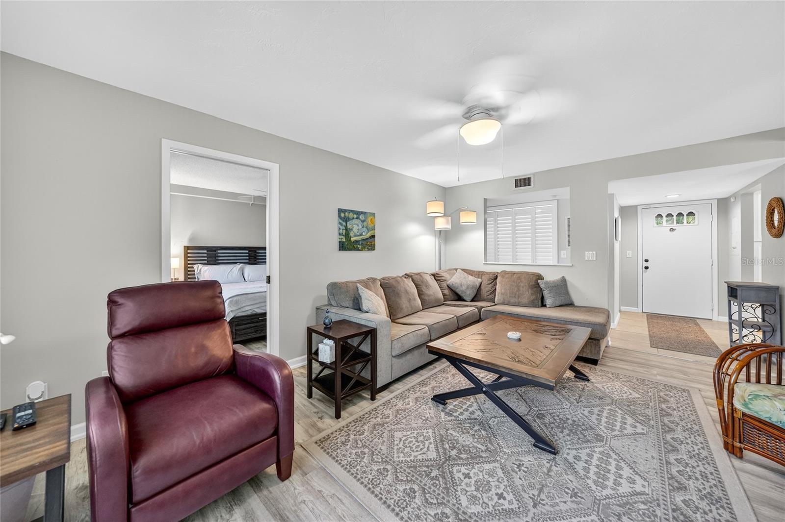 Image 4 of 40 For 812 Capri Isles Boulevard 117