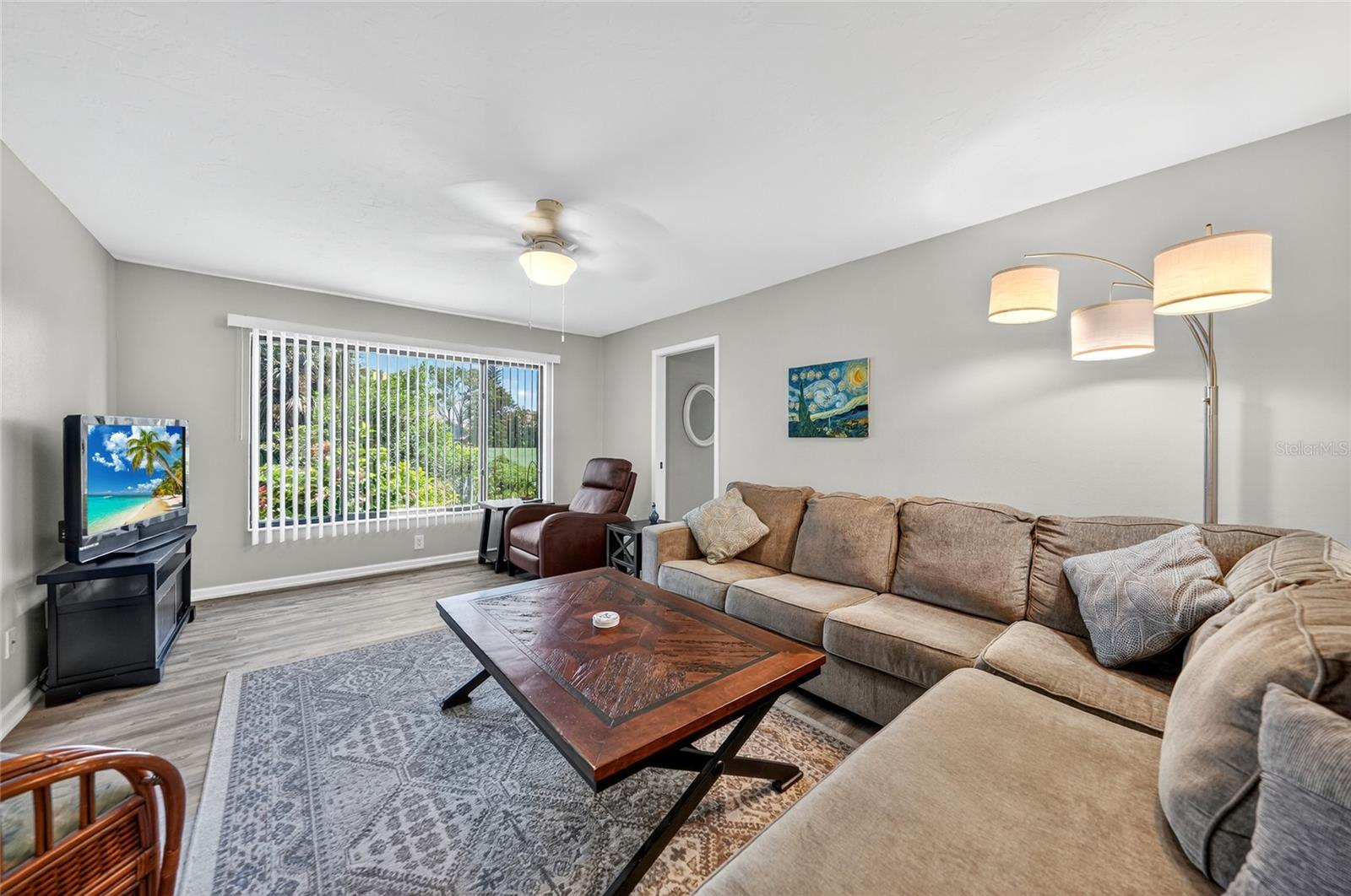 Image 5 of 40 For 812 Capri Isles Boulevard 117