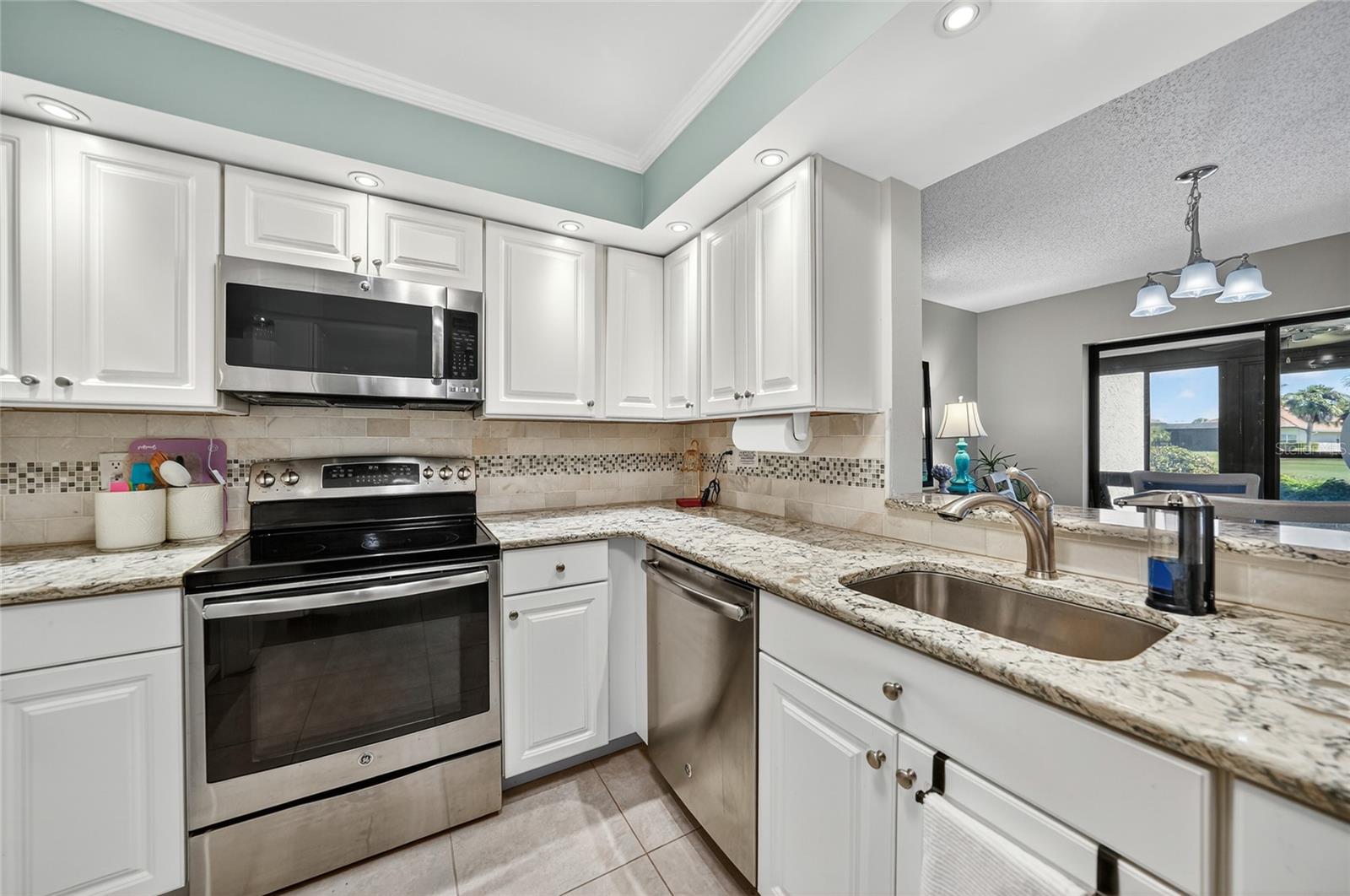 Image 7 of 40 For 812 Capri Isles Boulevard 117