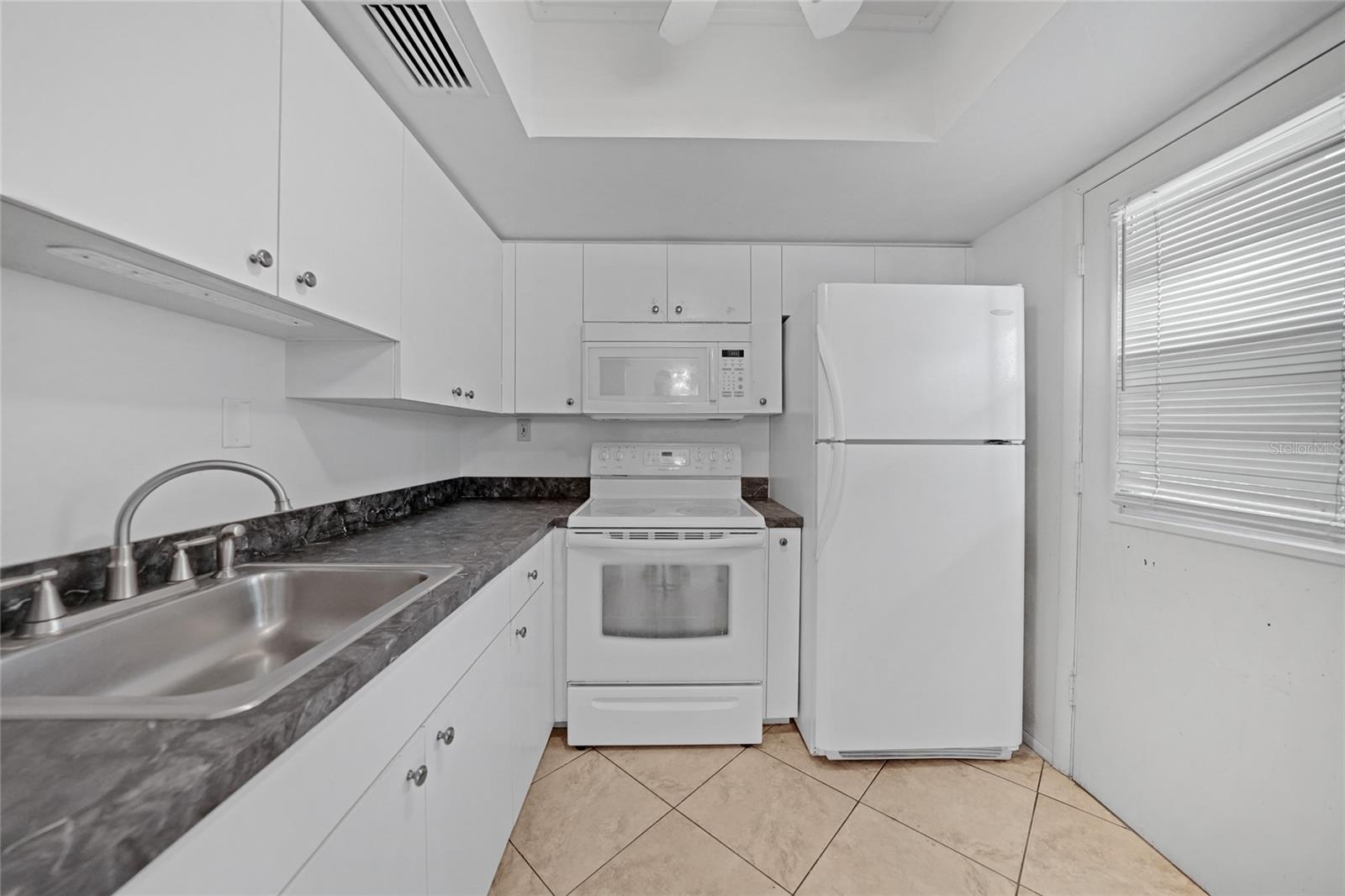 Image 7 of 21 For 3100 Harbor Boulevard 315