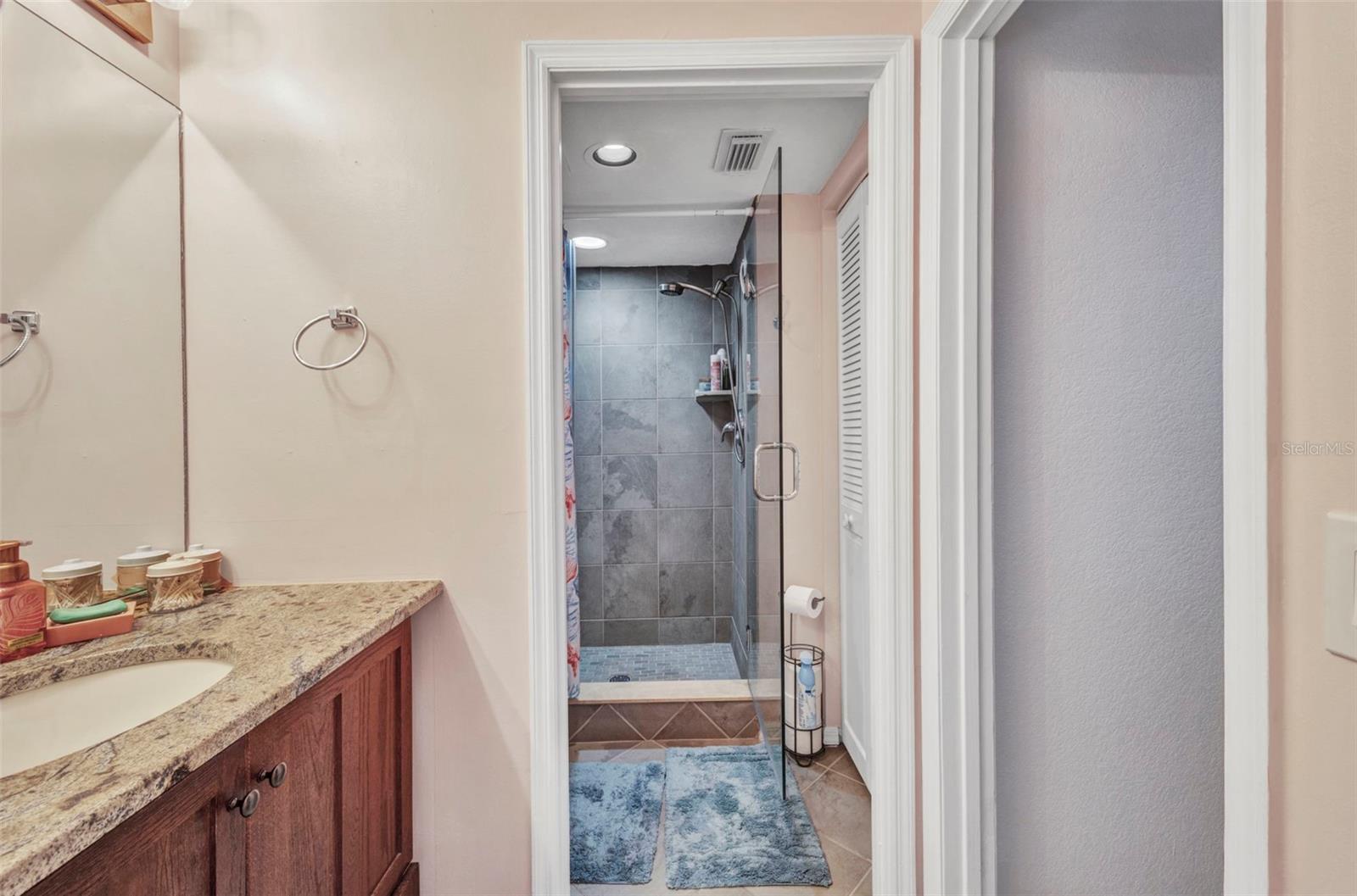 Image 19 of 43 For 240 Lewis Circle 124