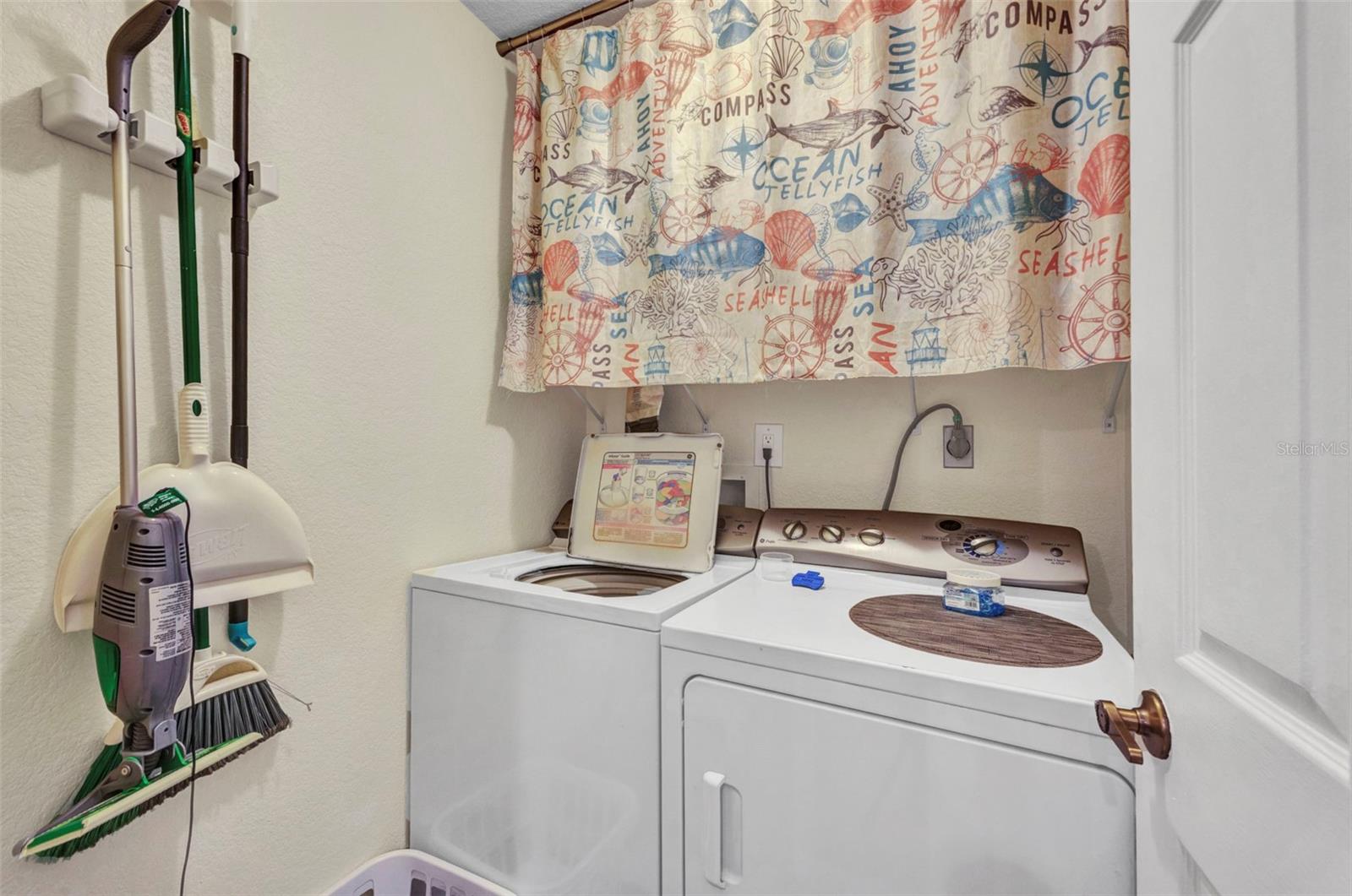 Image 30 of 43 For 240 Lewis Circle 124