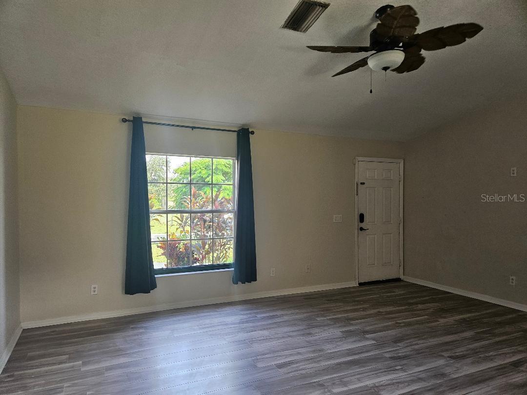 Image 10 of 41 For 2459 Cushing Drive