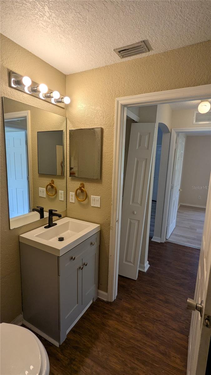 Image 16 of 41 For 2459 Cushing Drive