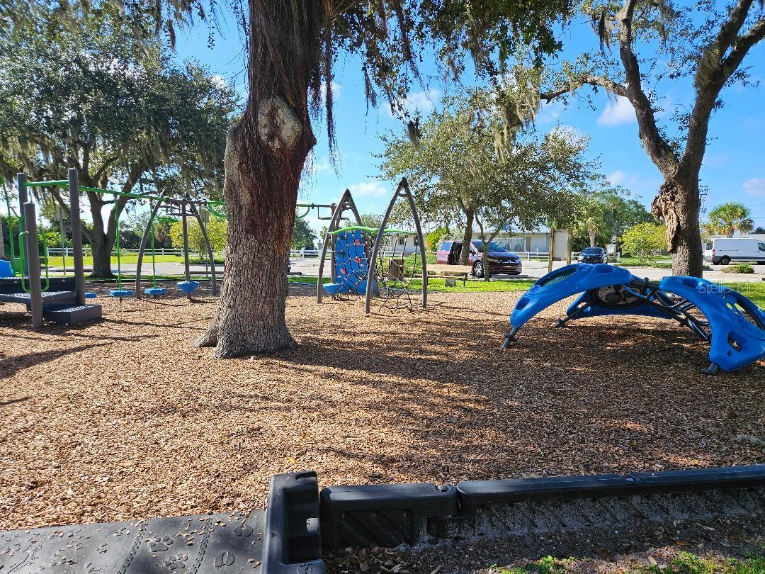 Image 23 of 41 For 2459 Cushing Drive