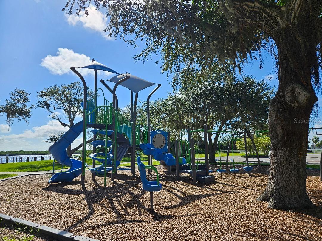 Image 24 of 41 For 2459 Cushing Drive