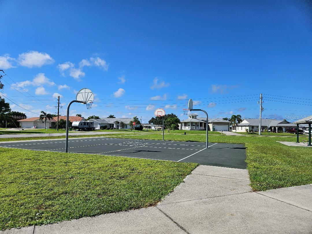 Image 28 of 41 For 2459 Cushing Drive