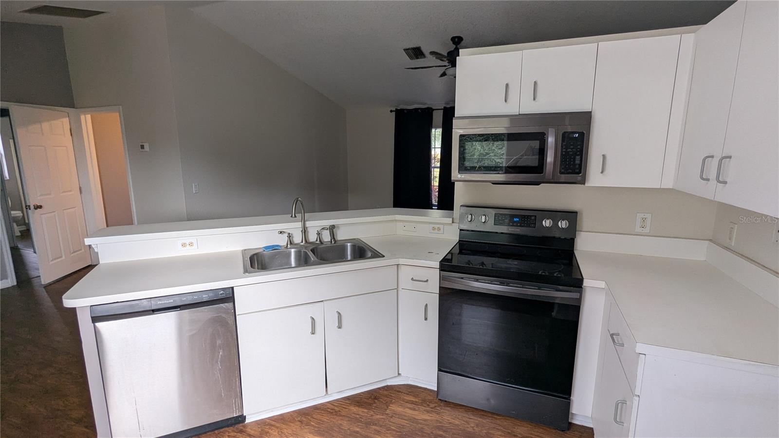 Image 4 of 41 For 2459 Cushing Drive