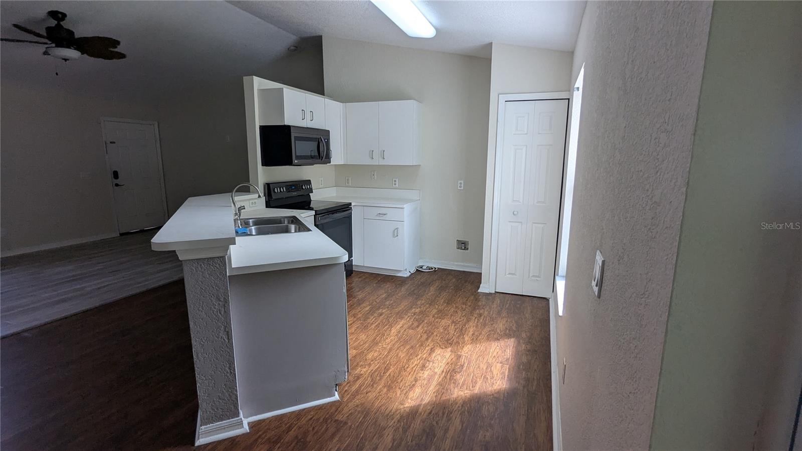 Image 8 of 41 For 2459 Cushing Drive