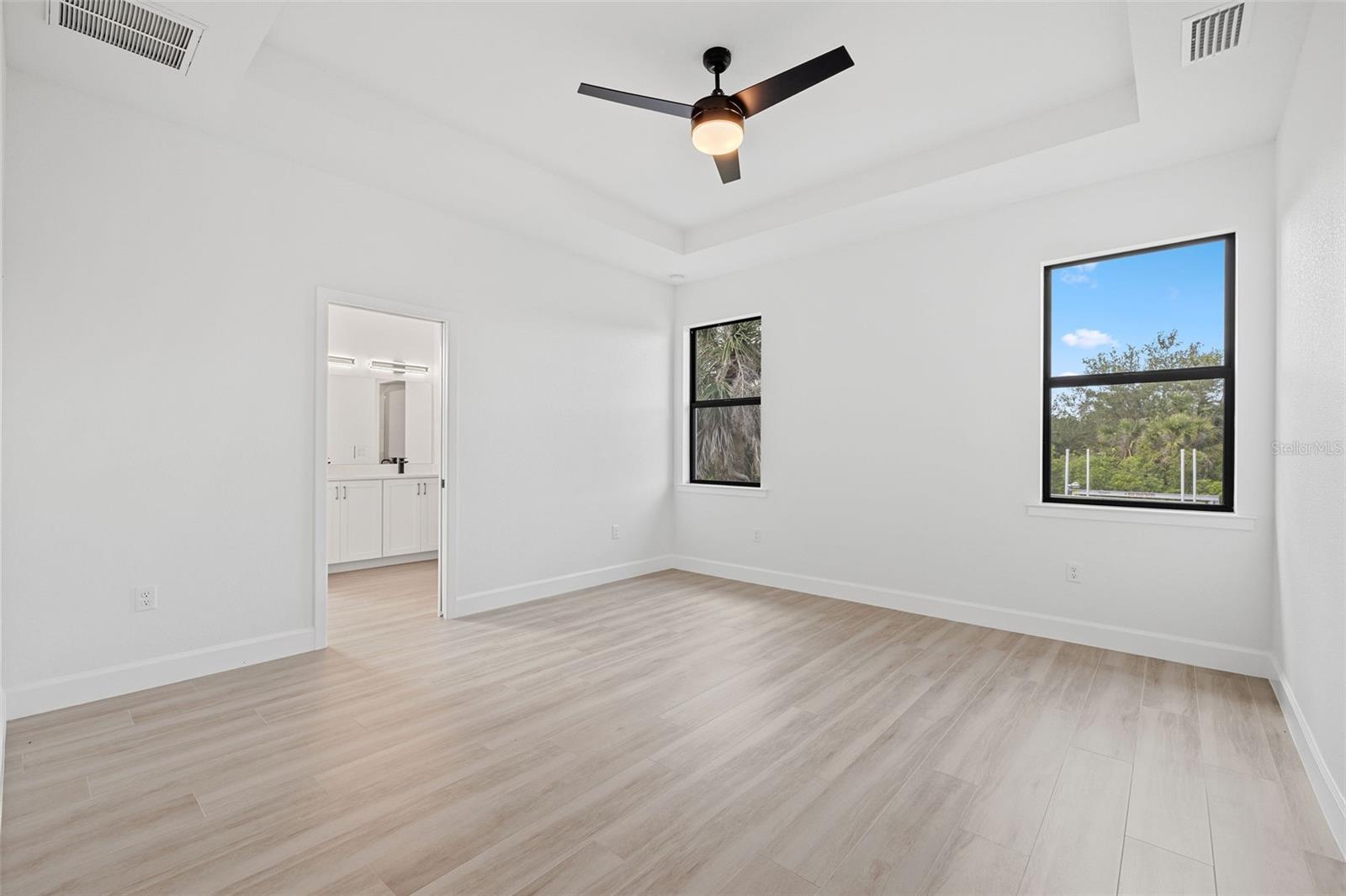 Image 23 of 49 For 18514 Ashcroft Circle