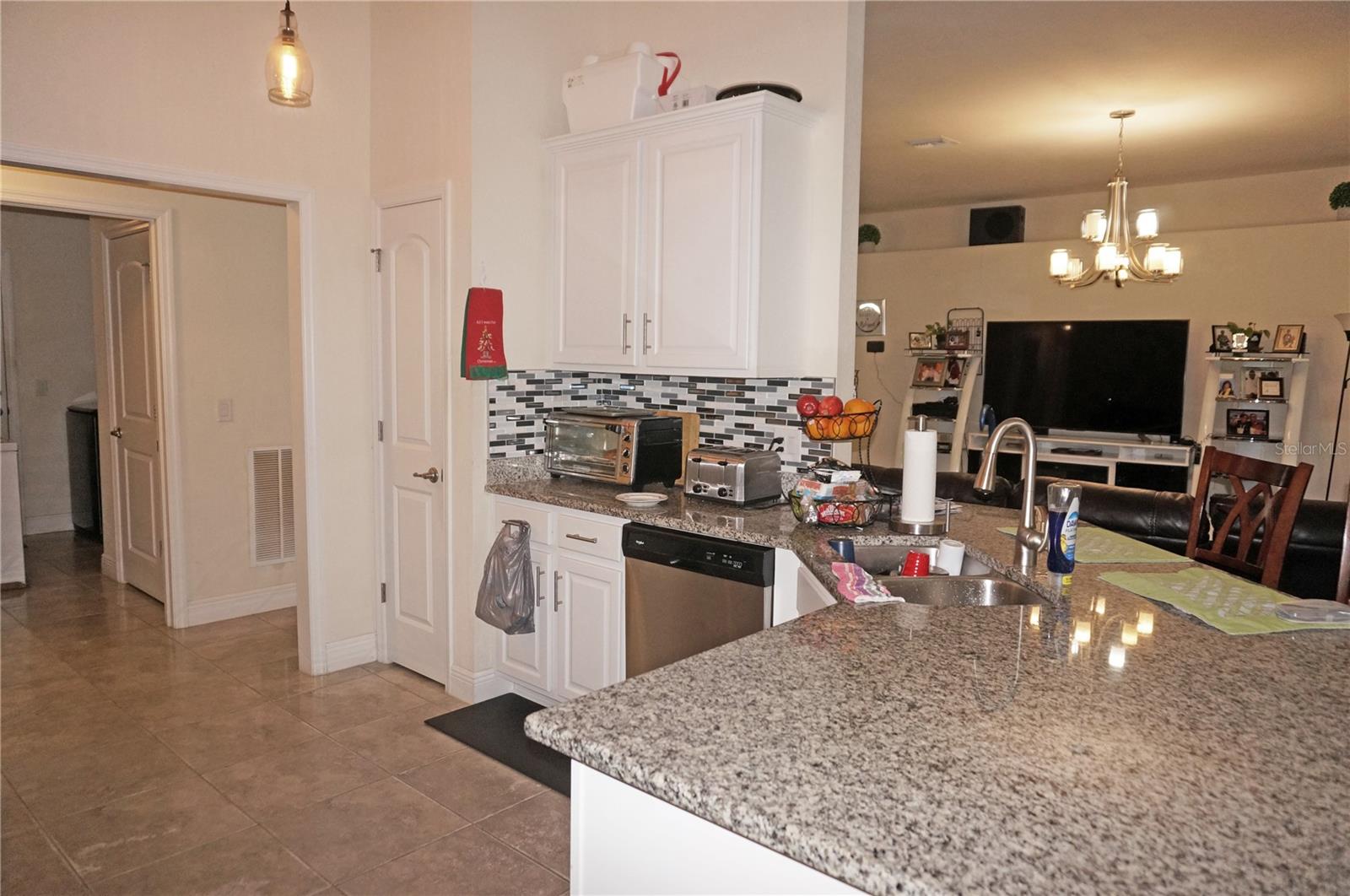 Image 14 of 49 For 501 San Cristobal Avenue