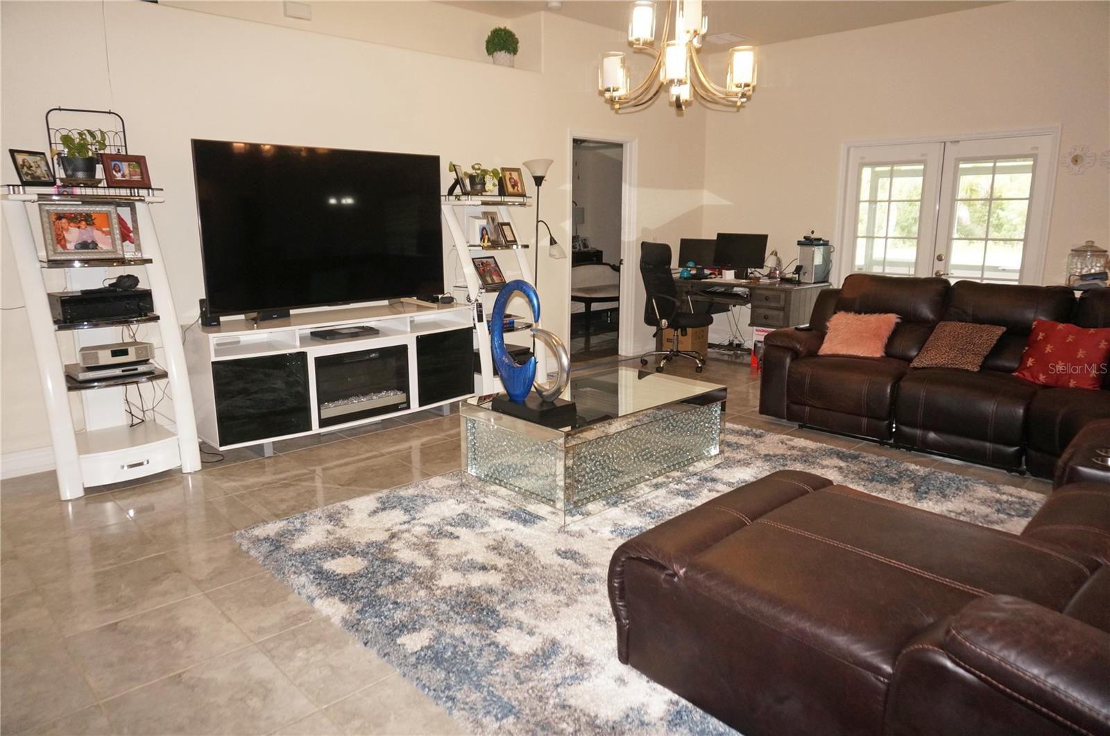 Image 9 of 49 For 501 San Cristobal Avenue