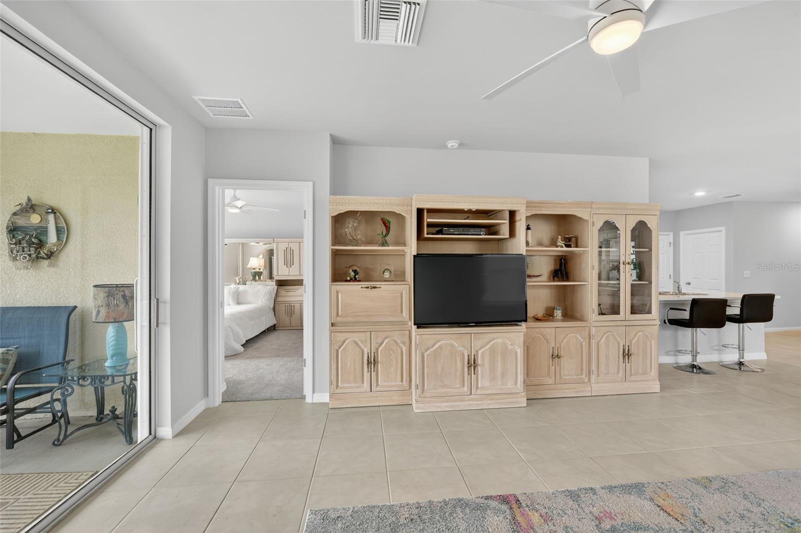 Image 16 of 72 For 25201 Lenox Circle