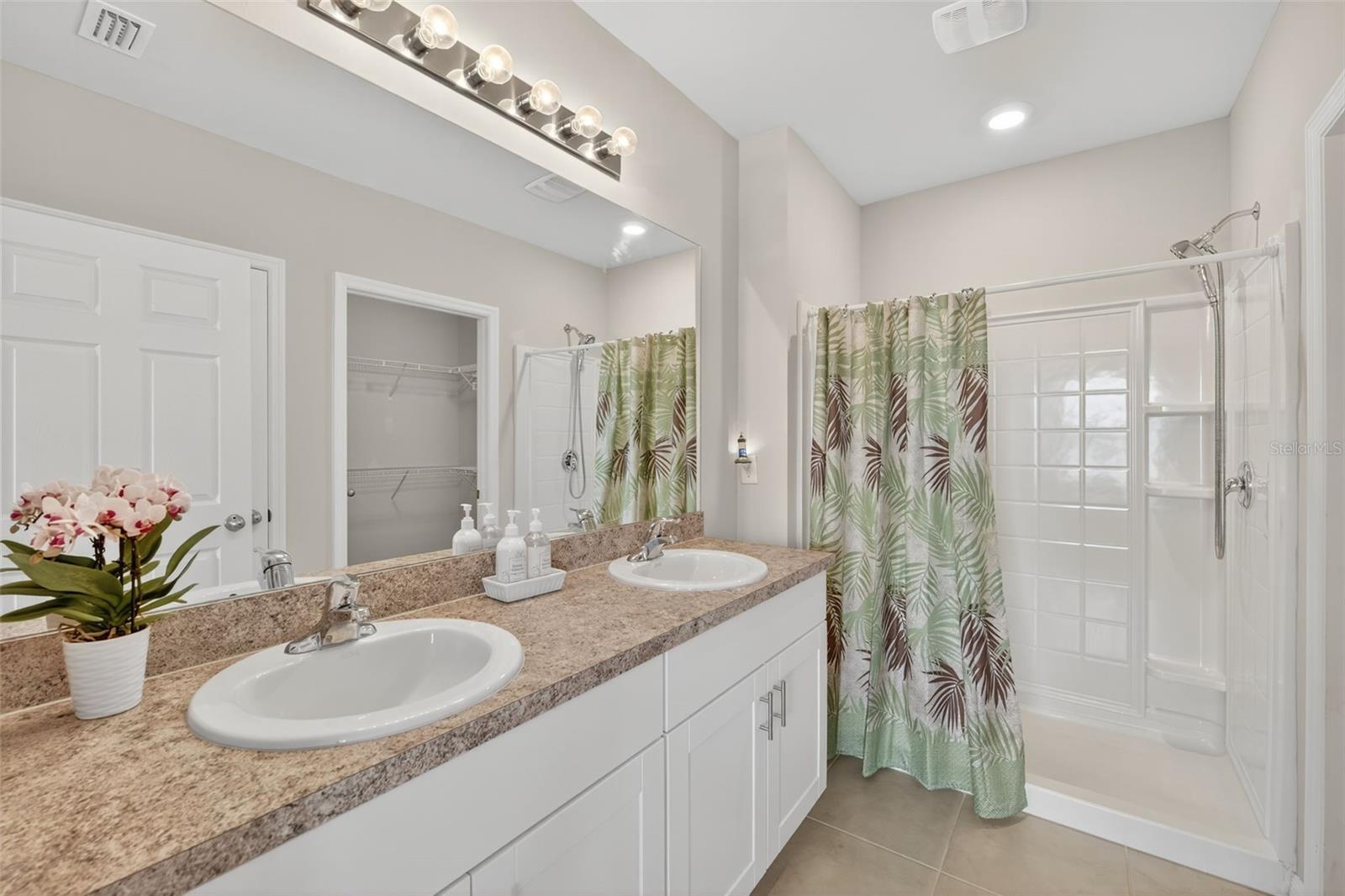 Image 30 of 72 For 25201 Lenox Circle