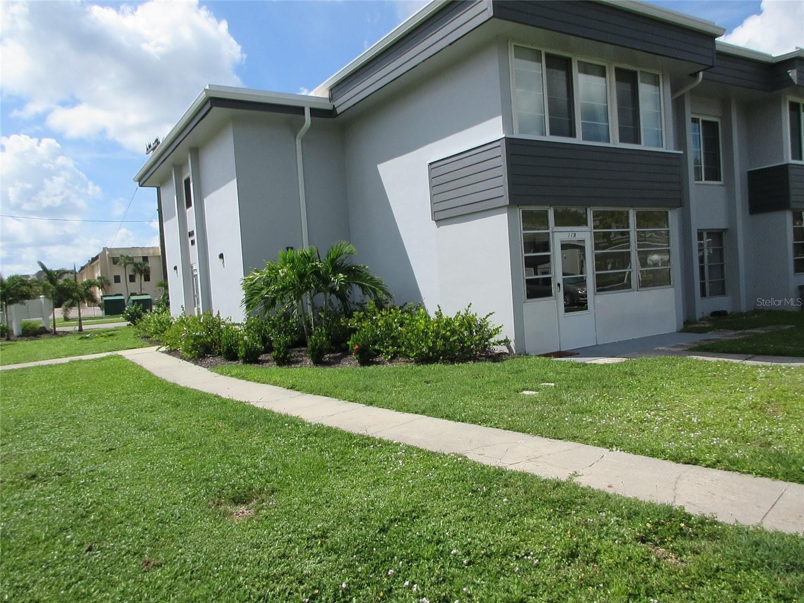 Image 19 of 30 For 21320 Brinson Avenue 119