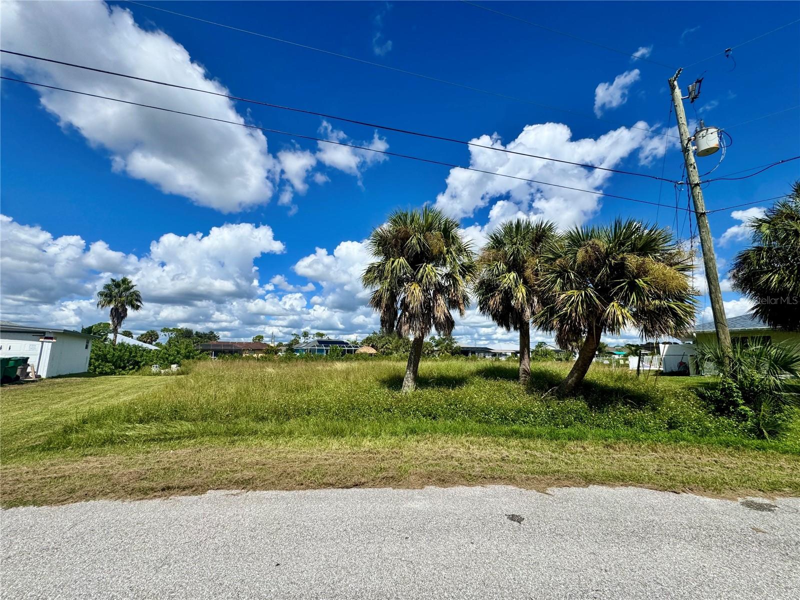 Image 4 of 28 For 18106 Avonsdale Circle