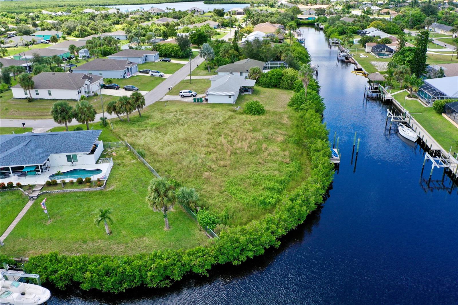 Image 6 of 28 For 18106 Avonsdale Circle