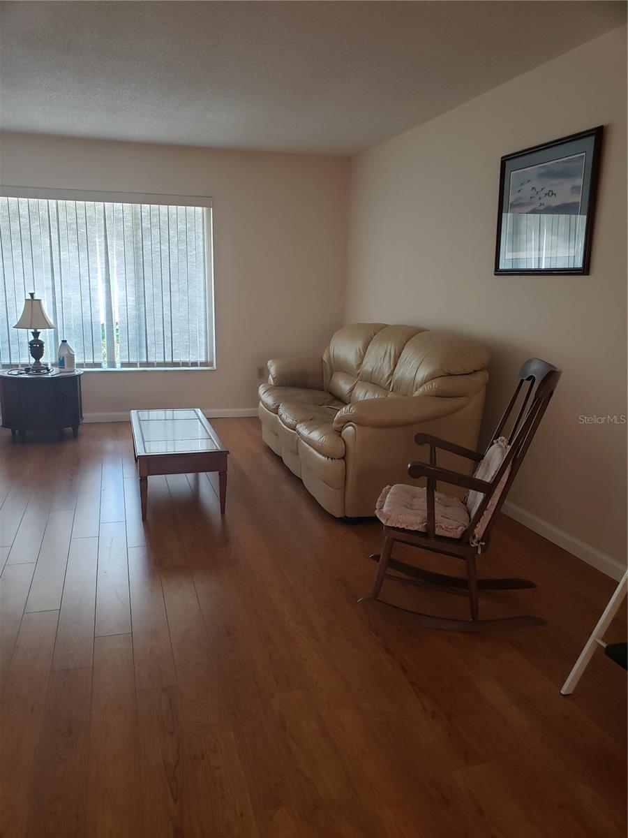 Image 4 of 21 For 806 Hickory Lane