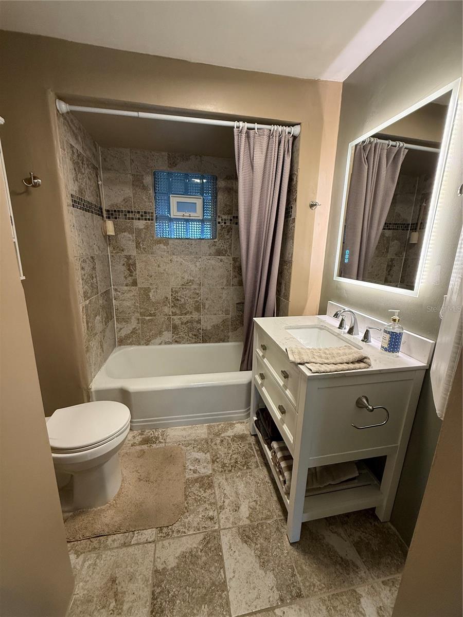 Image 11 of 16 For 3510 Riverside Drive