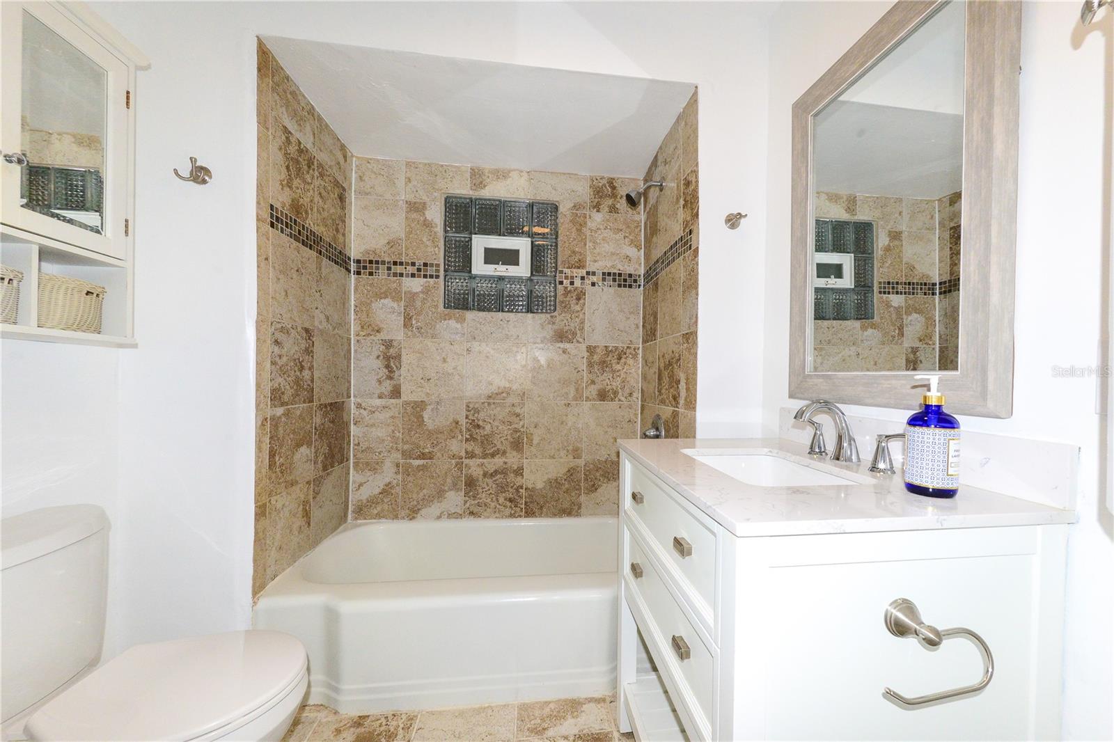 Image 18 of 36 For 3510 Riverside Drive