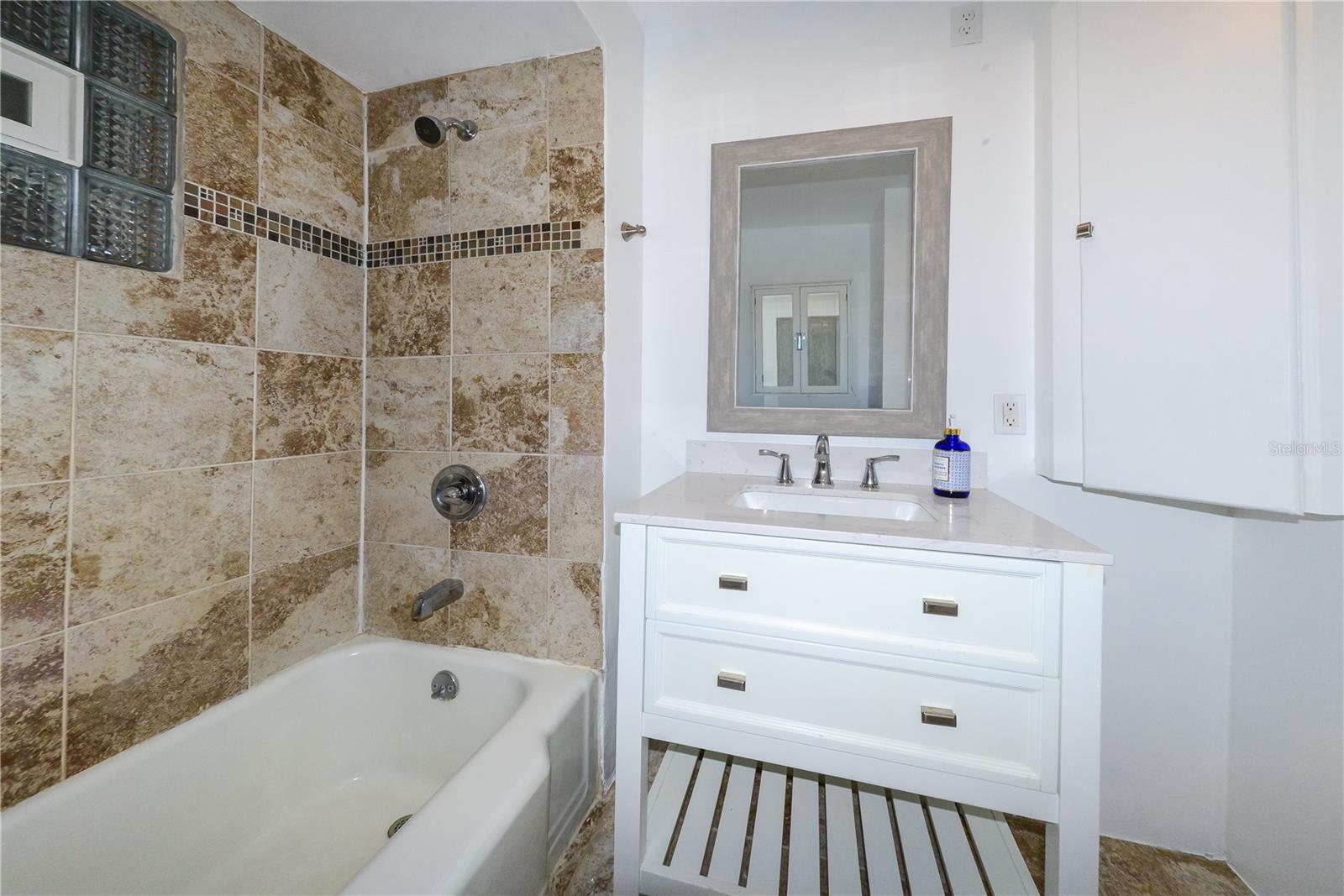 Image 19 of 36 For 3510 Riverside Drive