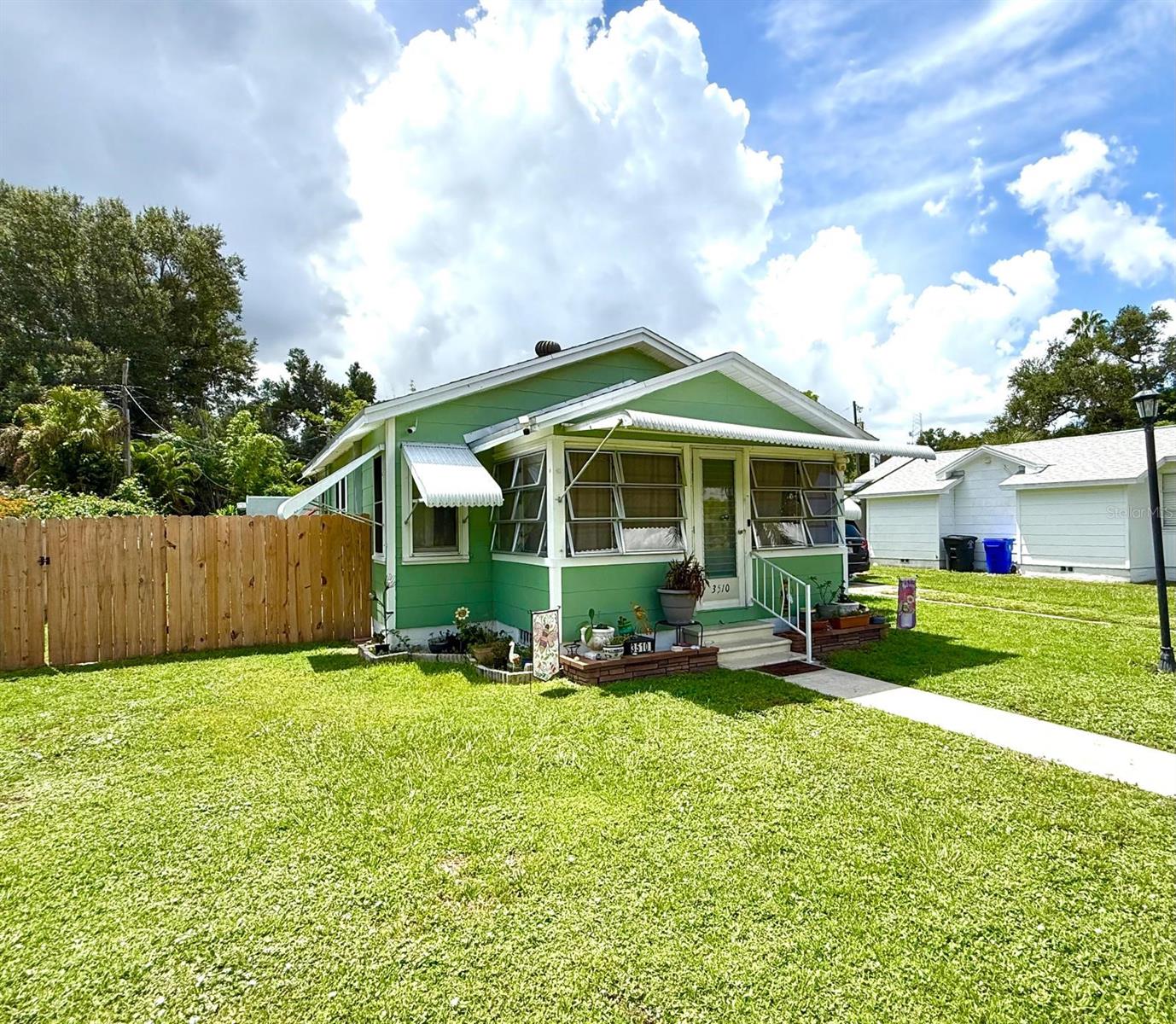 Image 2 of 16 For 3510 Riverside Drive
