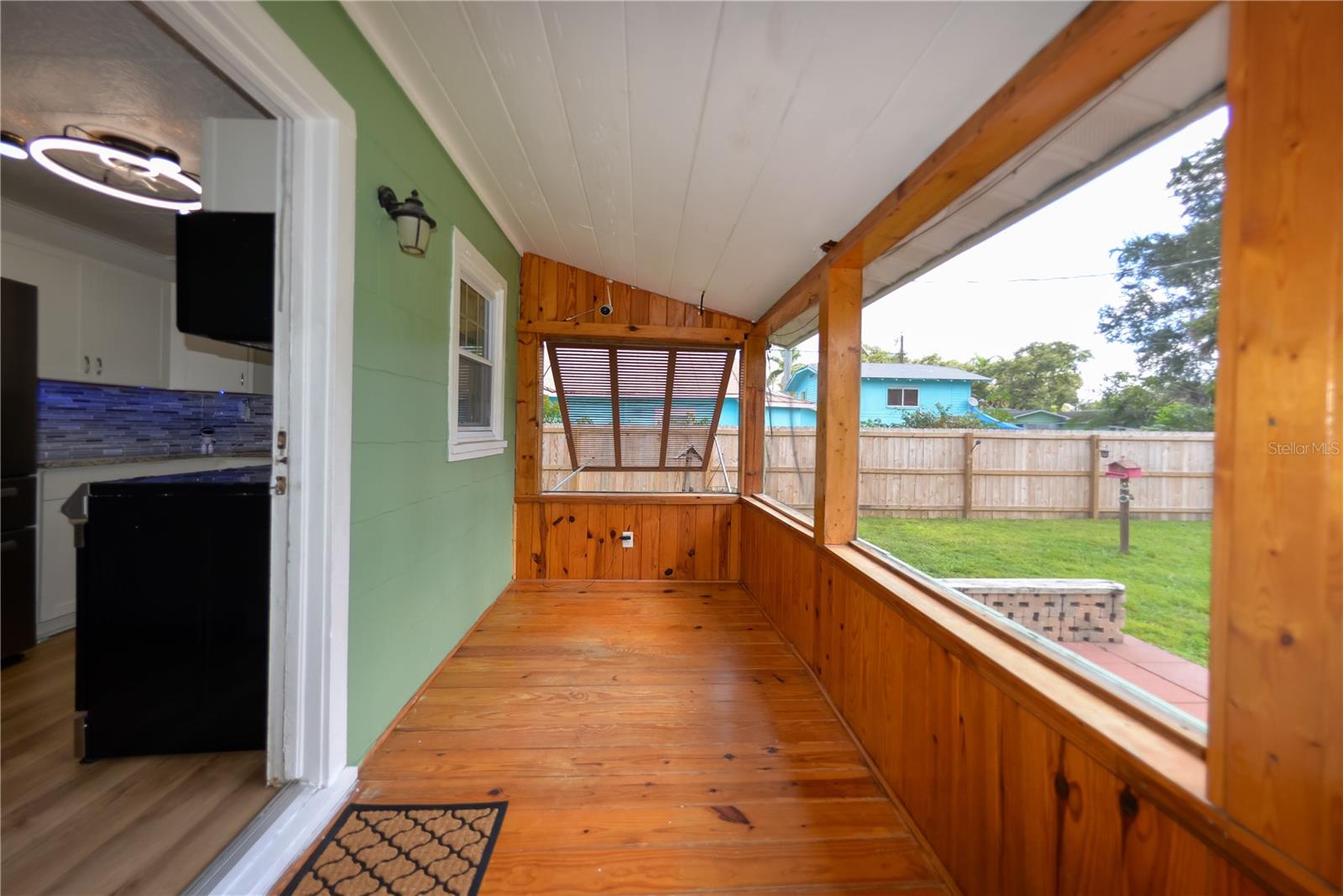 Image 27 of 36 For 3510 Riverside Drive