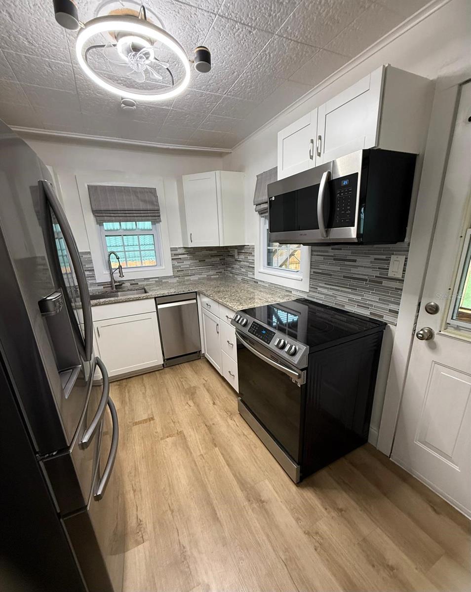 Image 7 of 16 For 3510 Riverside Drive