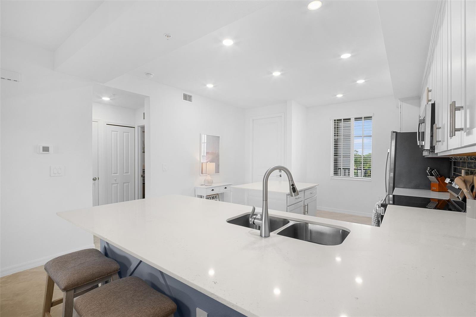 Image 4 of 49 For 12320 Wellen Golf Street 304