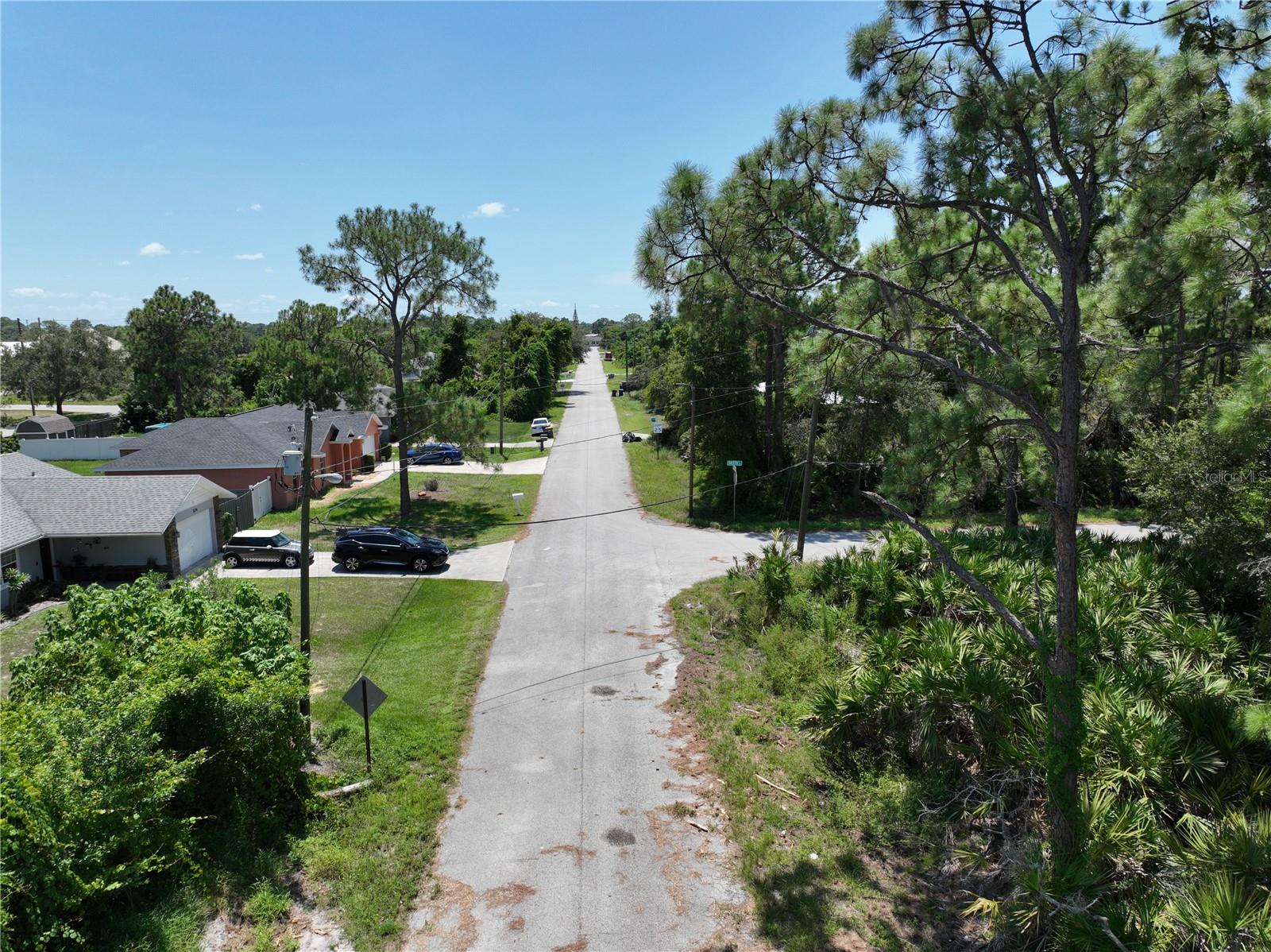 Listing photo id 5 for 530 Lotus Avenue