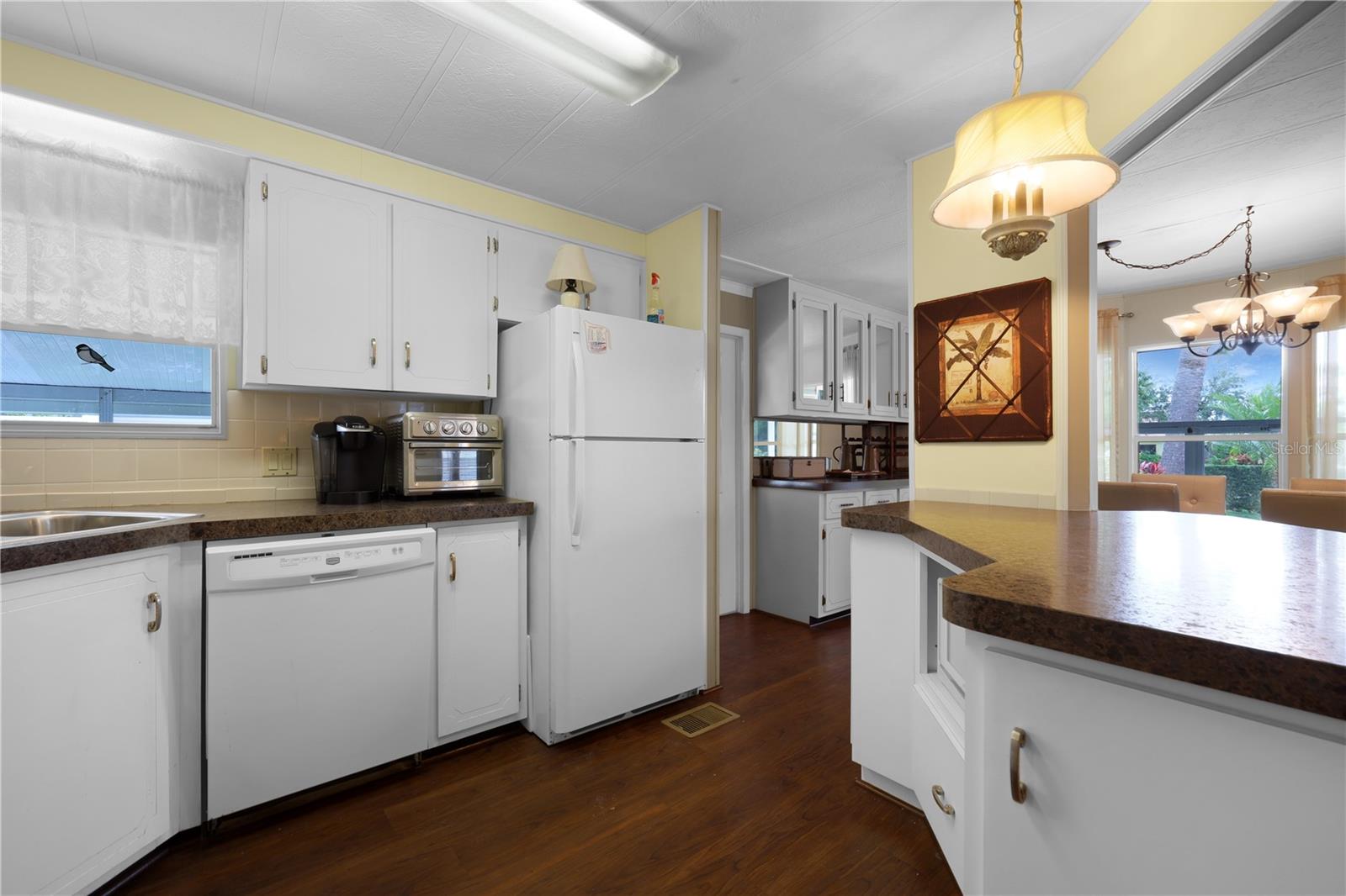Image 13 of 97 For 2100 Kings Highway 721