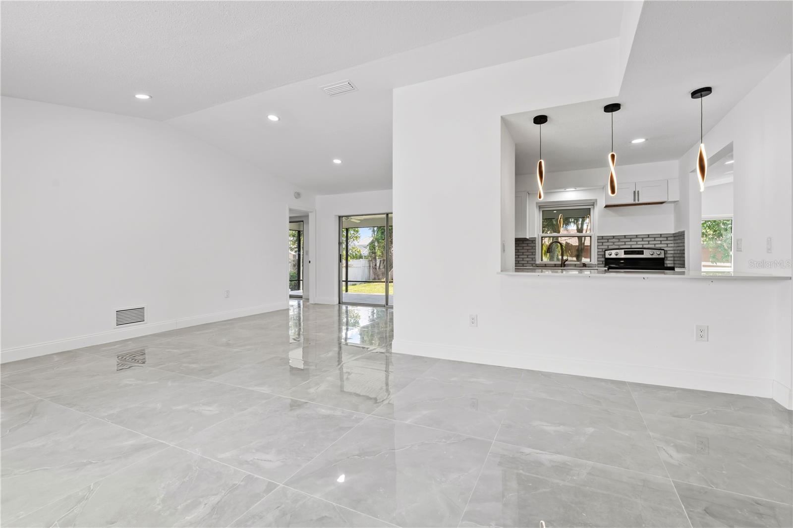 Image 10 of 42 For 22457 Oceanside Avenue