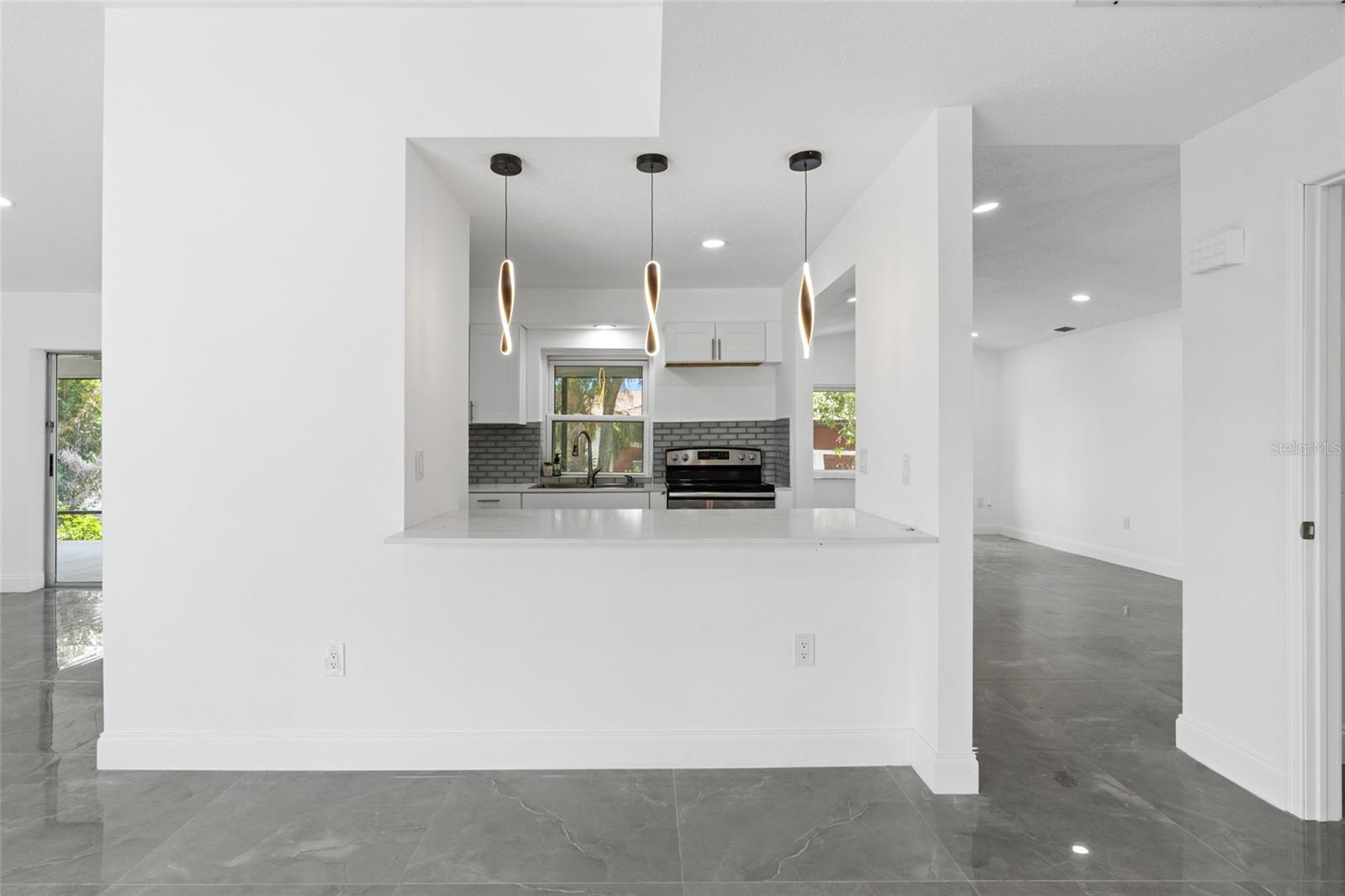 Image 11 of 42 For 22457 Oceanside Avenue