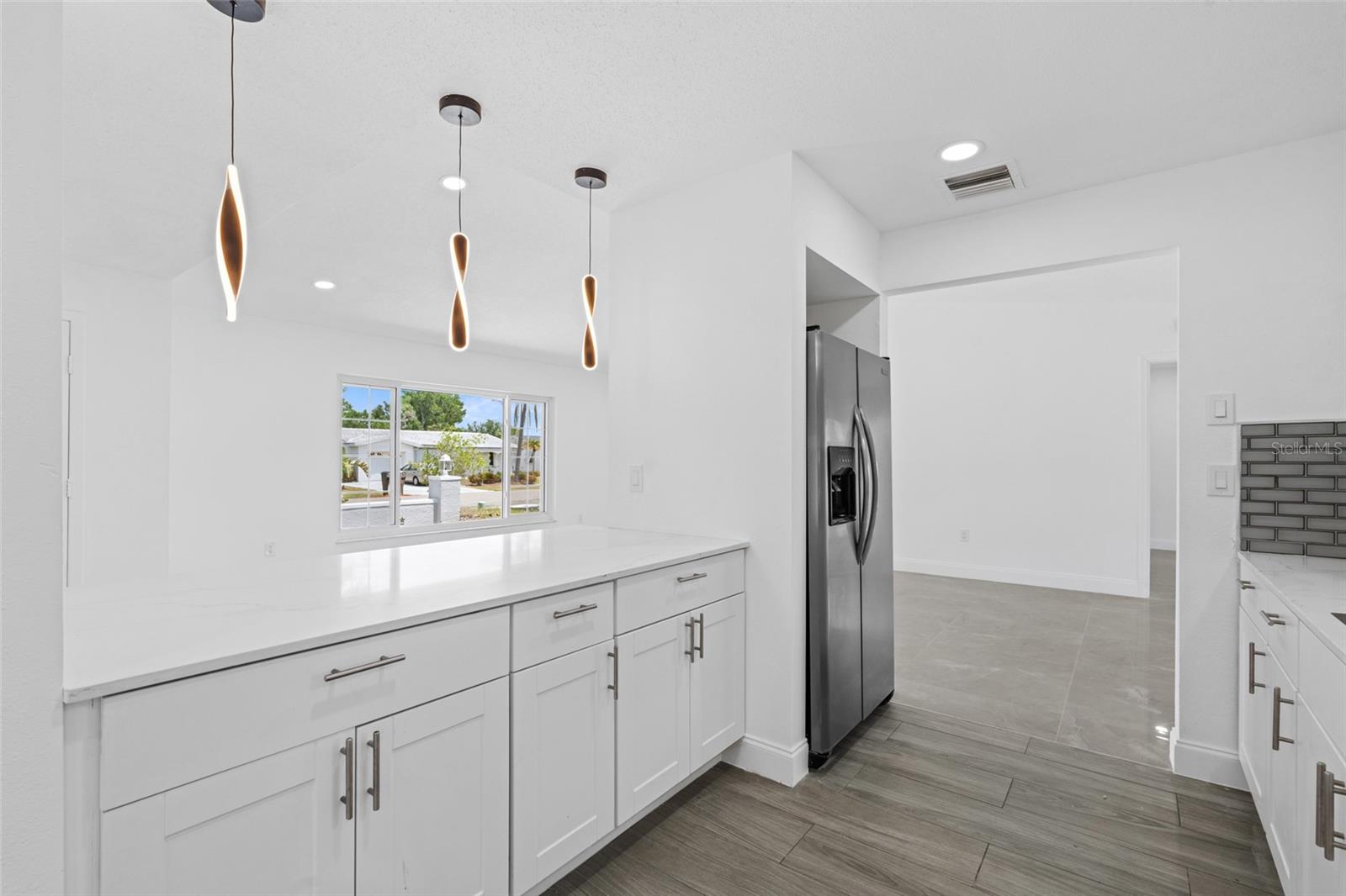 Image 12 of 42 For 22457 Oceanside Avenue