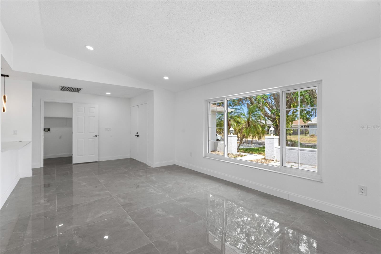 Image 14 of 42 For 22457 Oceanside Avenue