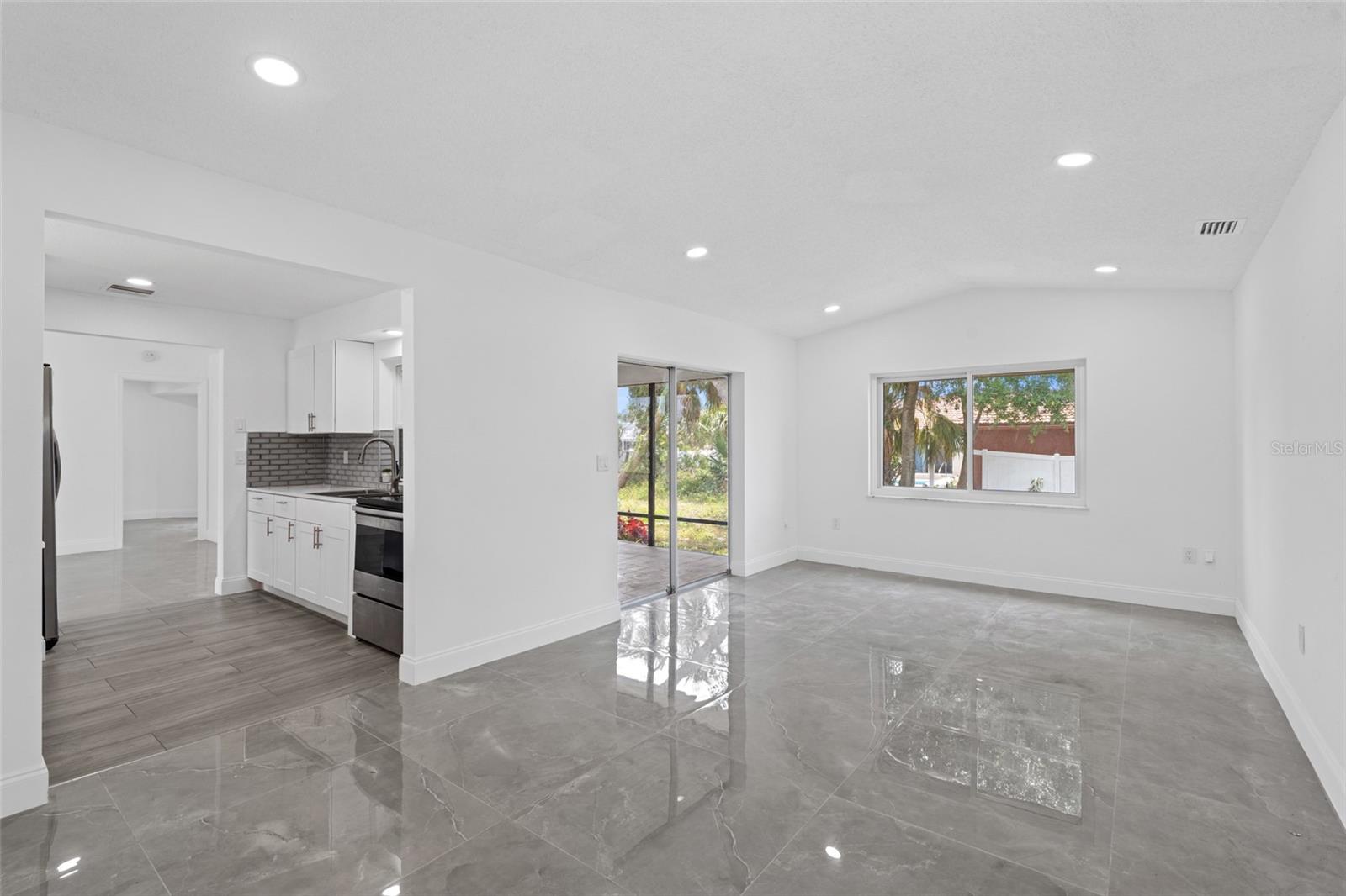 Image 15 of 42 For 22457 Oceanside Avenue