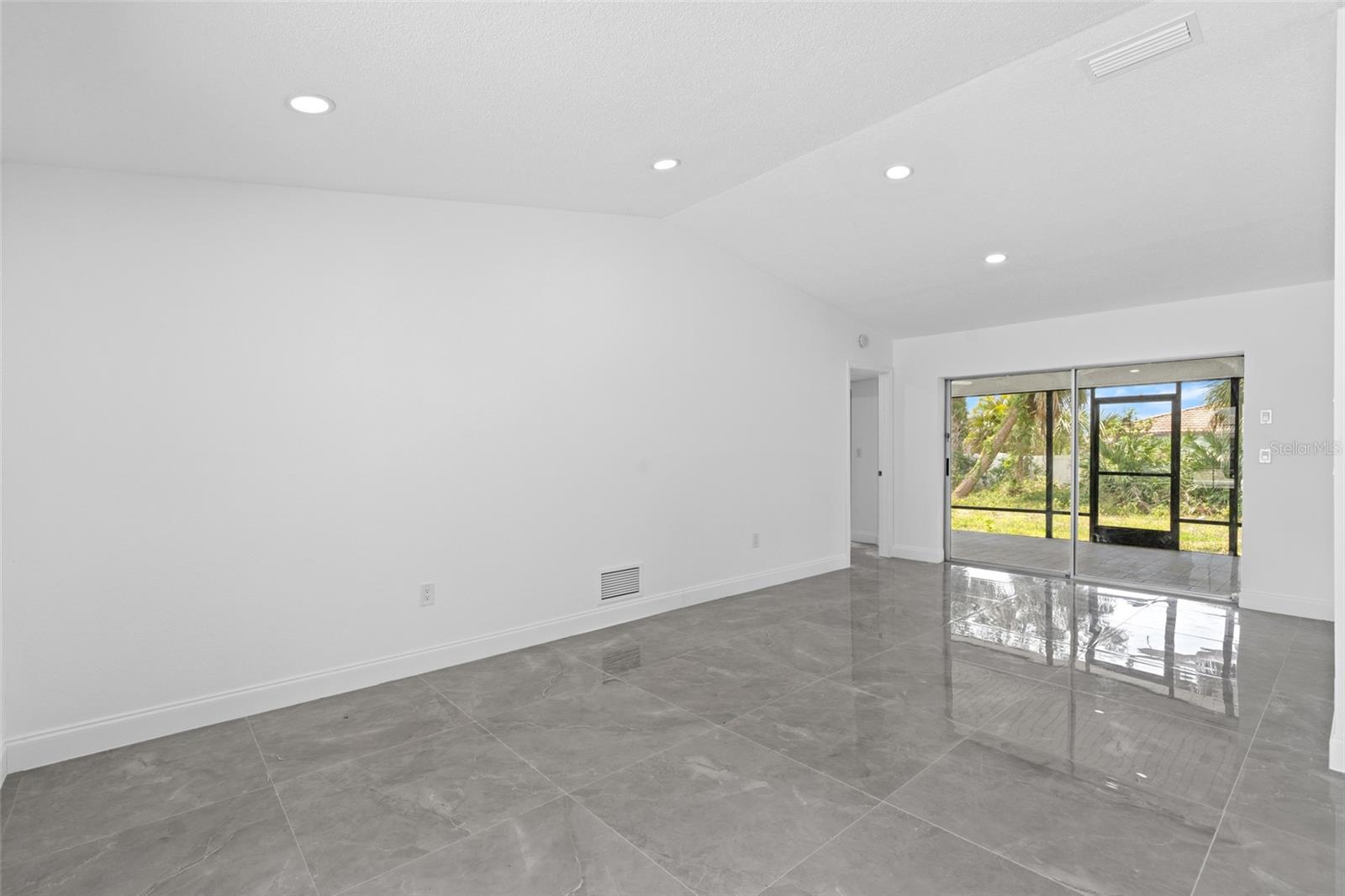 Image 18 of 42 For 22457 Oceanside Avenue