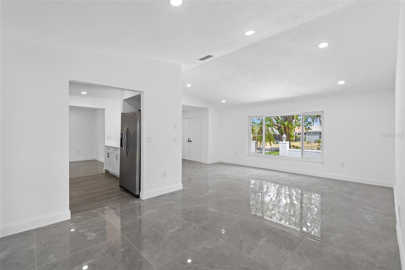 Image 19 of 42 For 22457 Oceanside Avenue