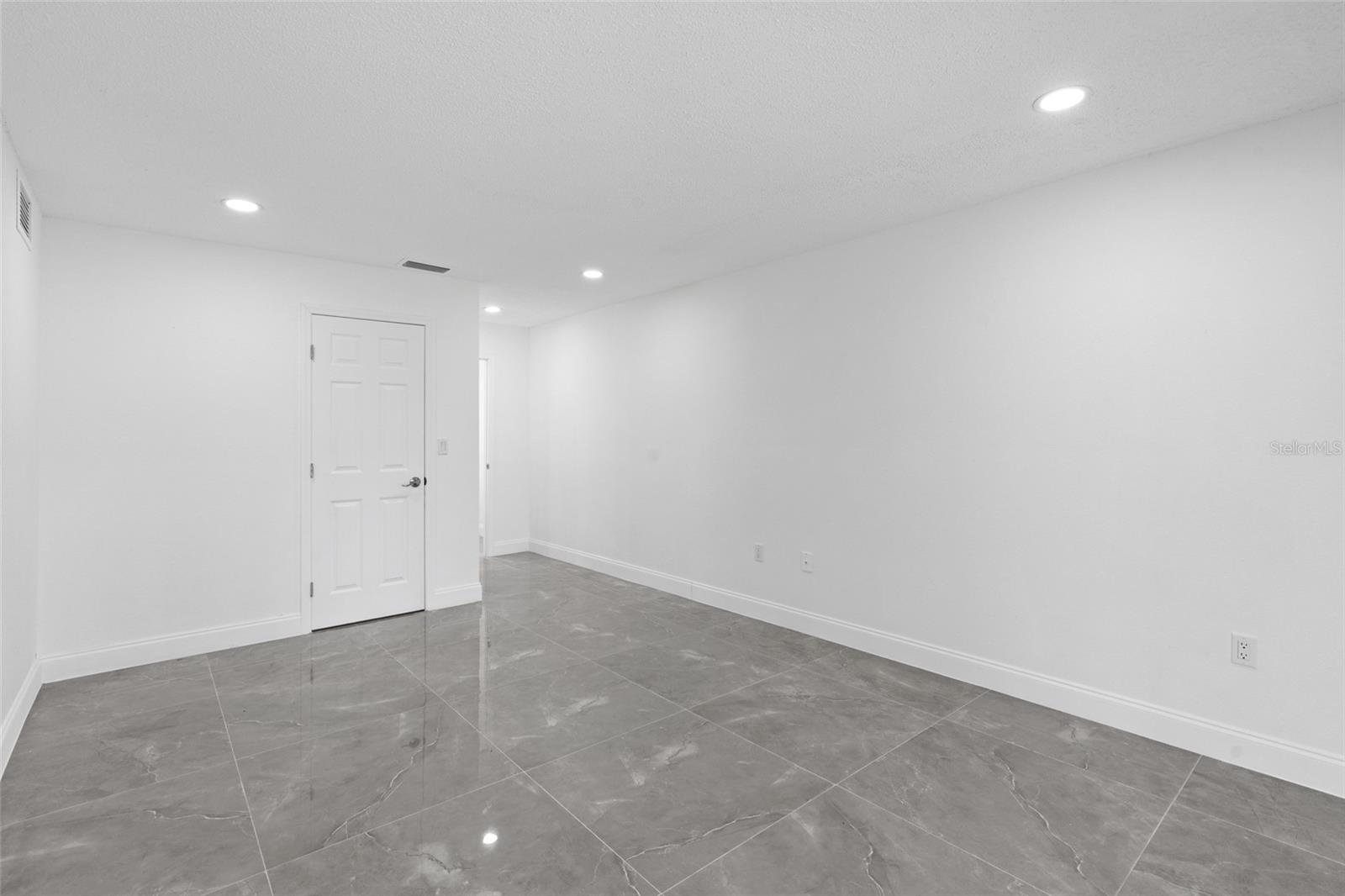 Image 20 of 42 For 22457 Oceanside Avenue