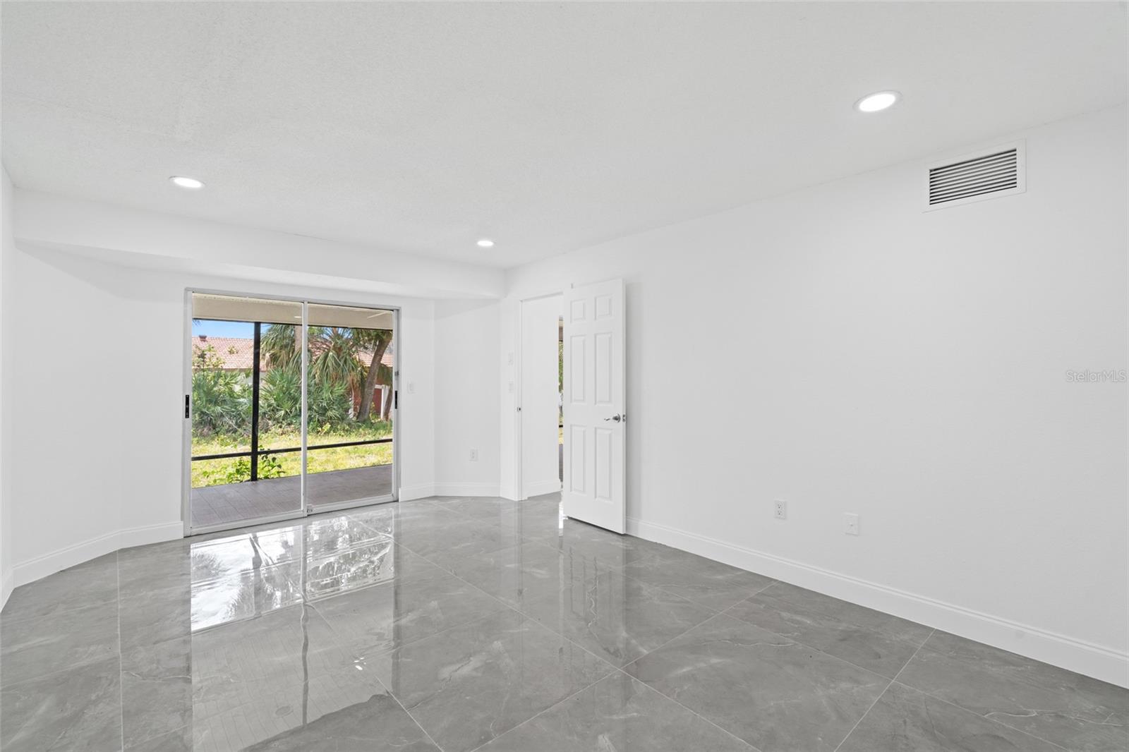 Image 21 of 42 For 22457 Oceanside Avenue