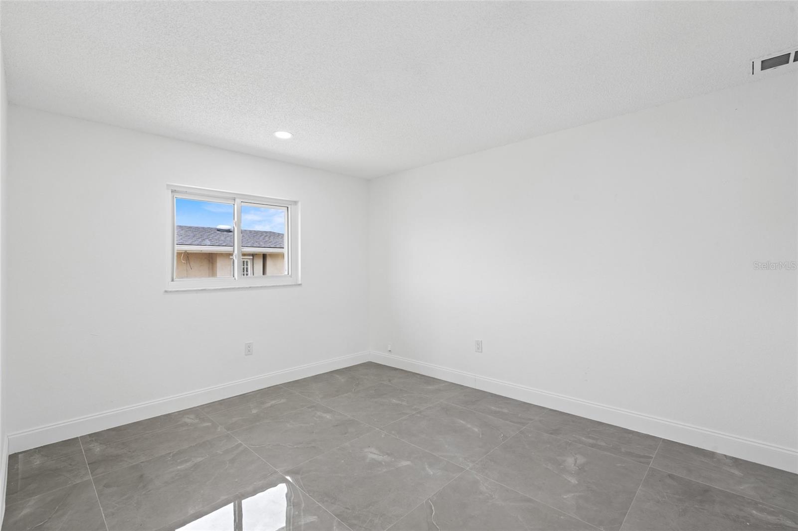 Image 26 of 42 For 22457 Oceanside Avenue