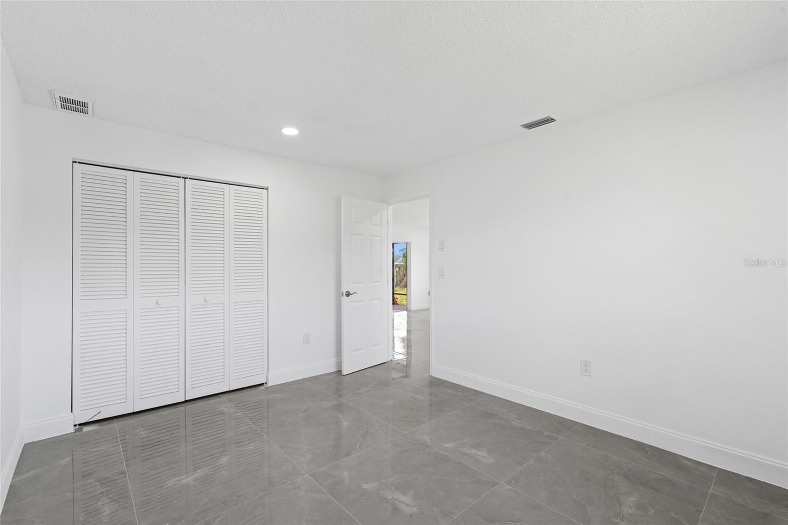 Image 27 of 42 For 22457 Oceanside Avenue